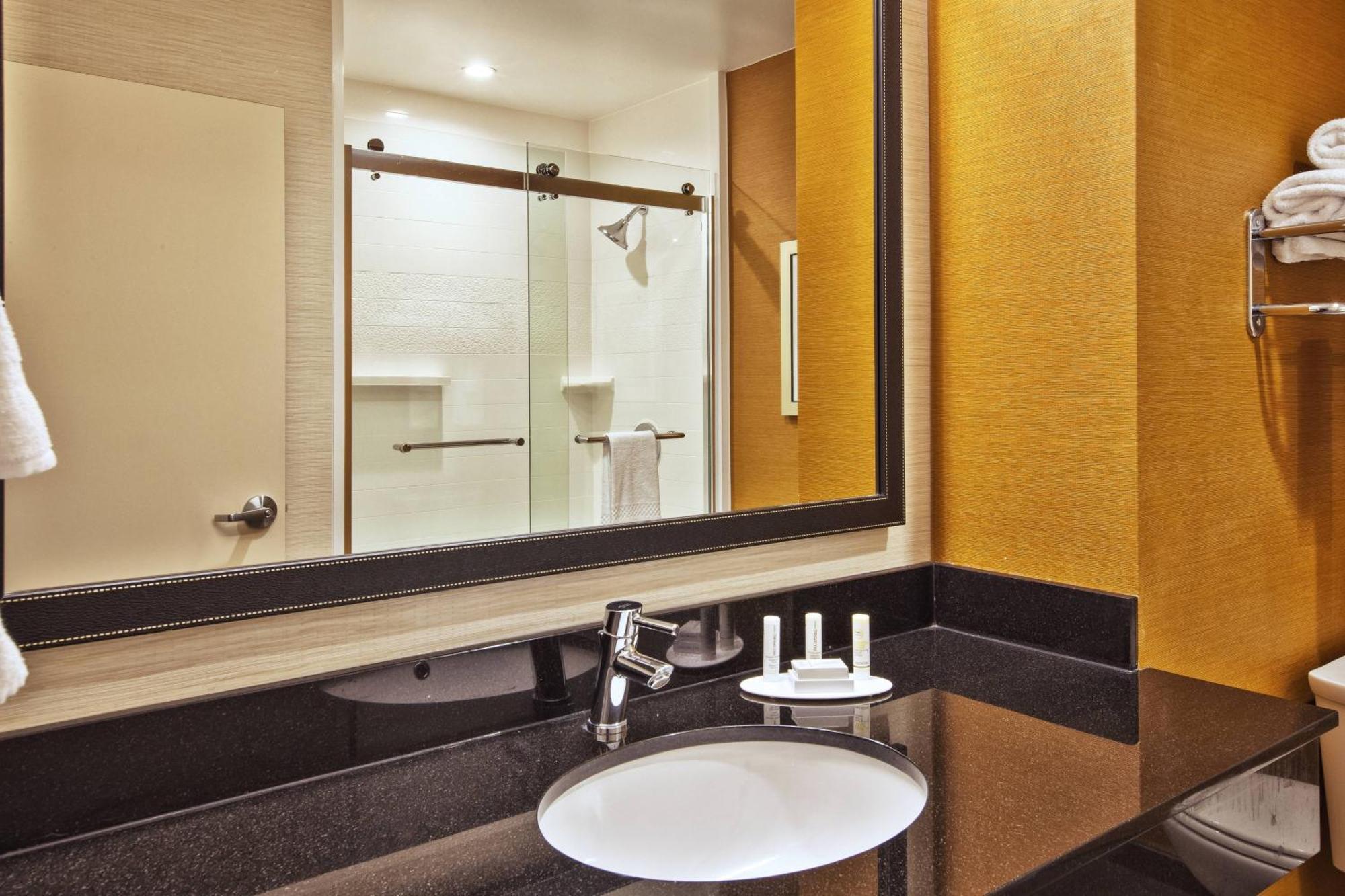King Room with Transfer Shower - Mobility Access