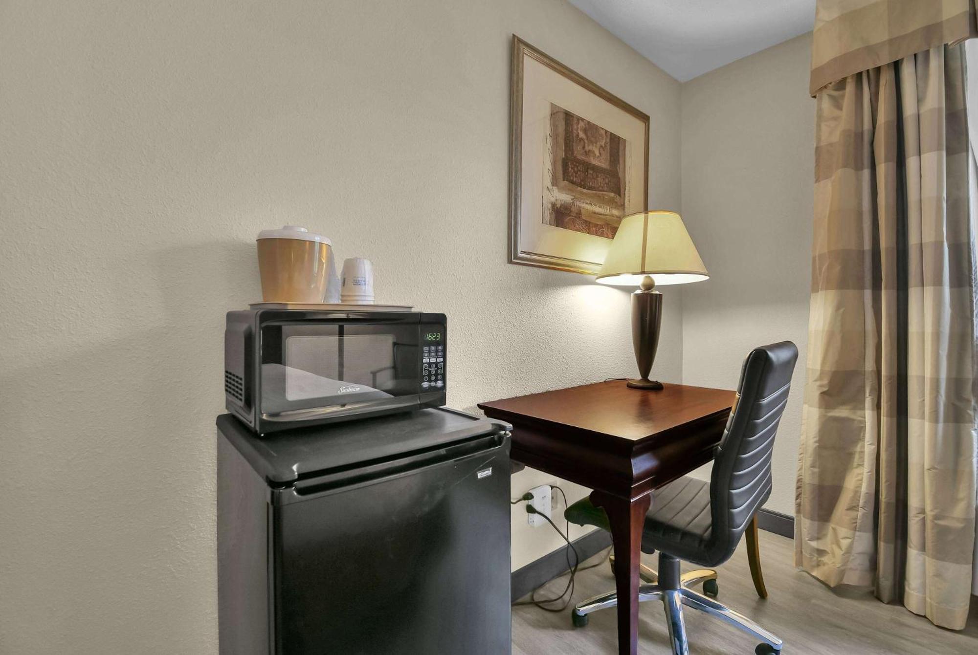 Queen Room - Mobility Access/Non-Smoking