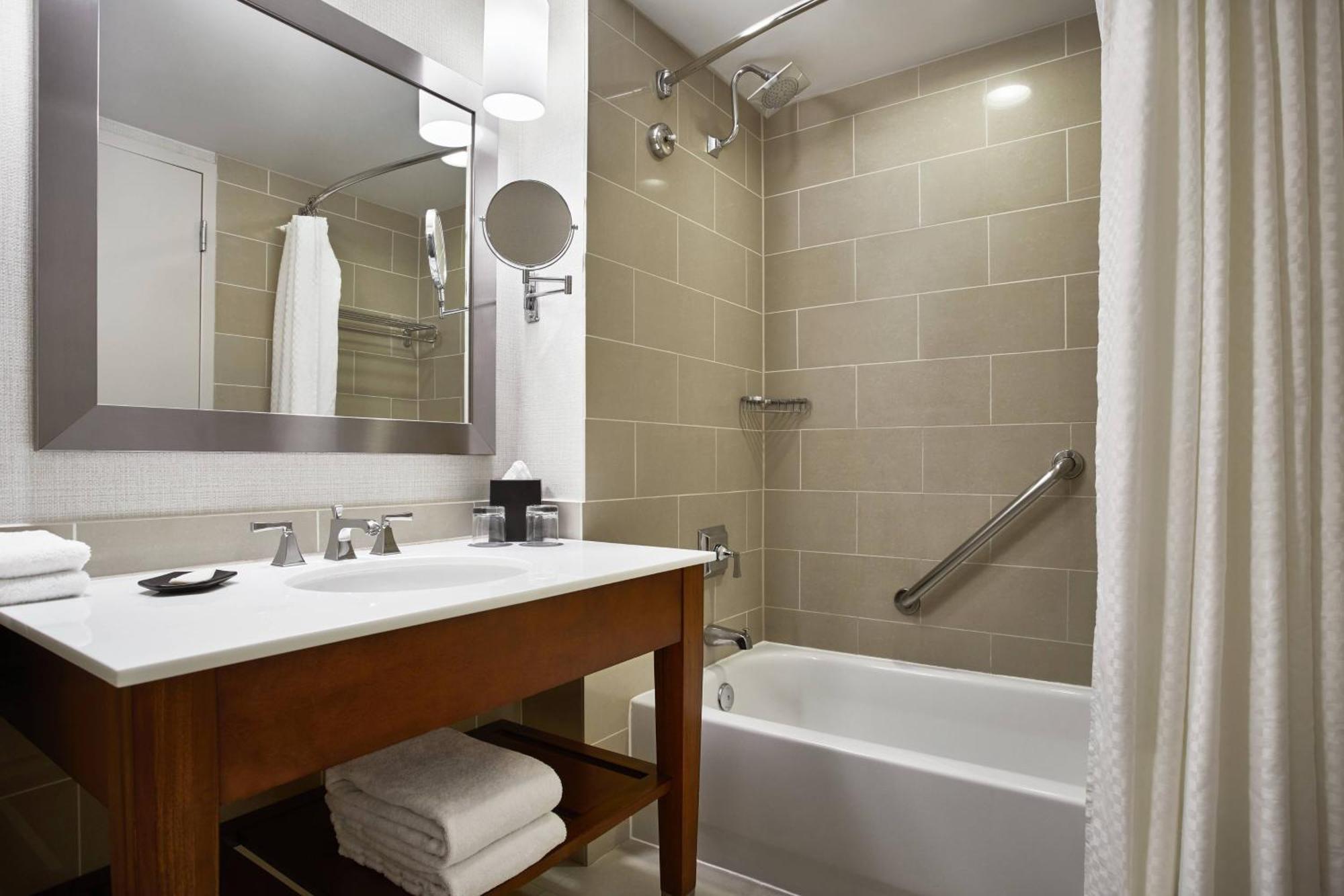 Guest room, 2 Queen beds