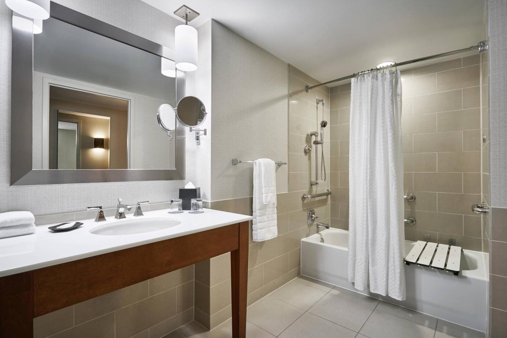 King Room with Adapted Tub - Mobility and Hearing Accessible
