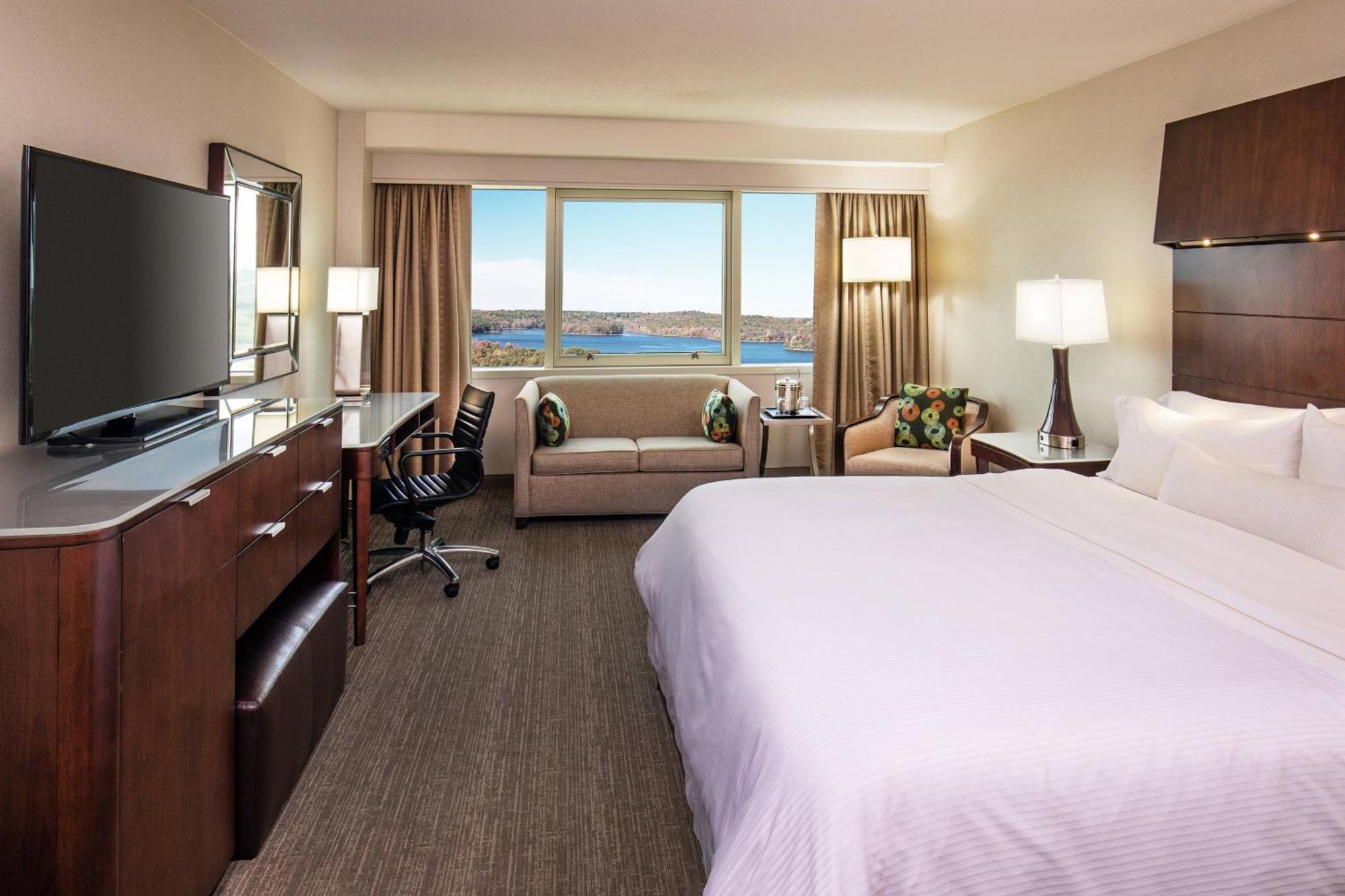 Premium Room, Guest room, 1 King, Sofa bed, Lake view
