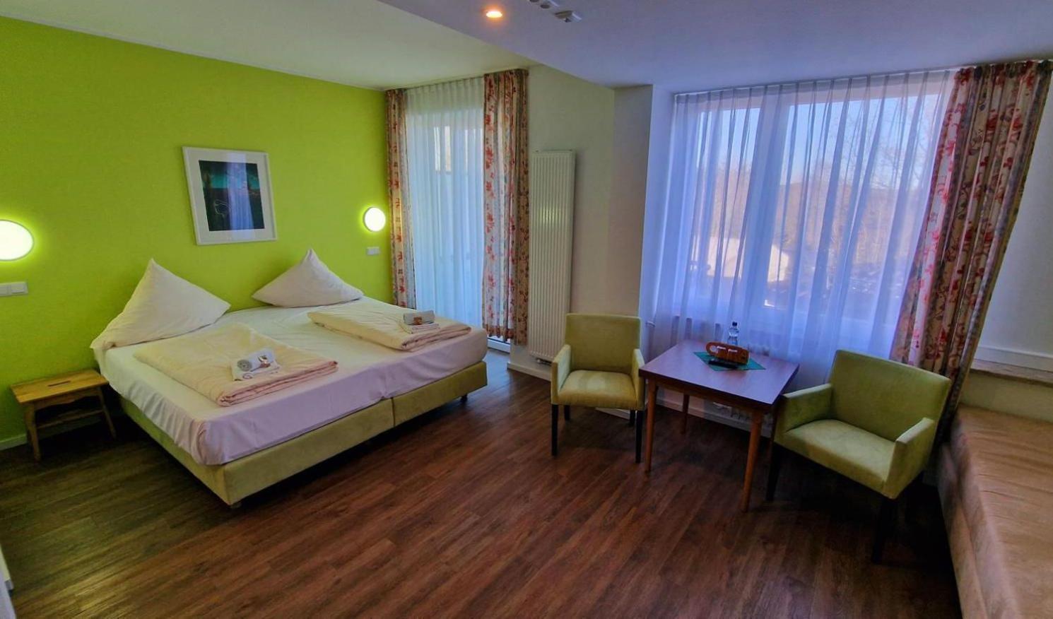 Dreibettzimmer mit Balkon
