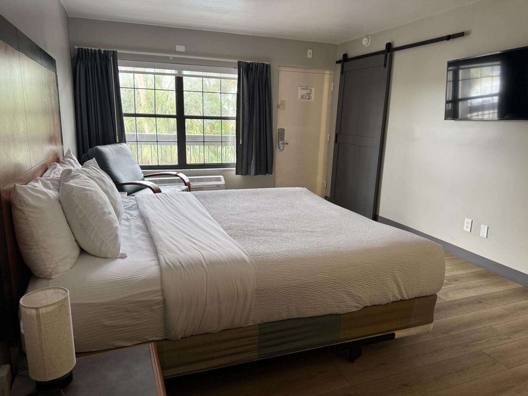 Standard Zimmer mit Kingsize-Bett