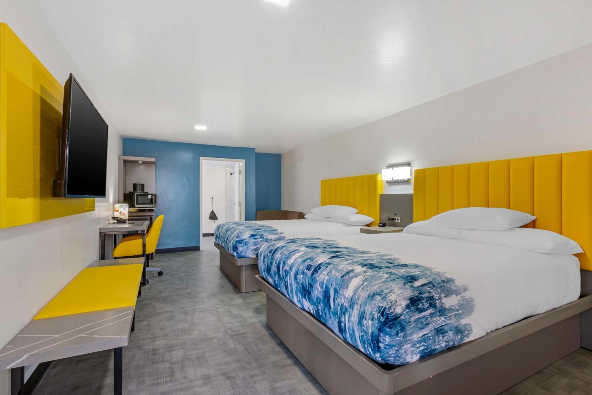 Queen Suite with Two Queen Beds and Roll-In Shower - Disability Access/Pet Friendly