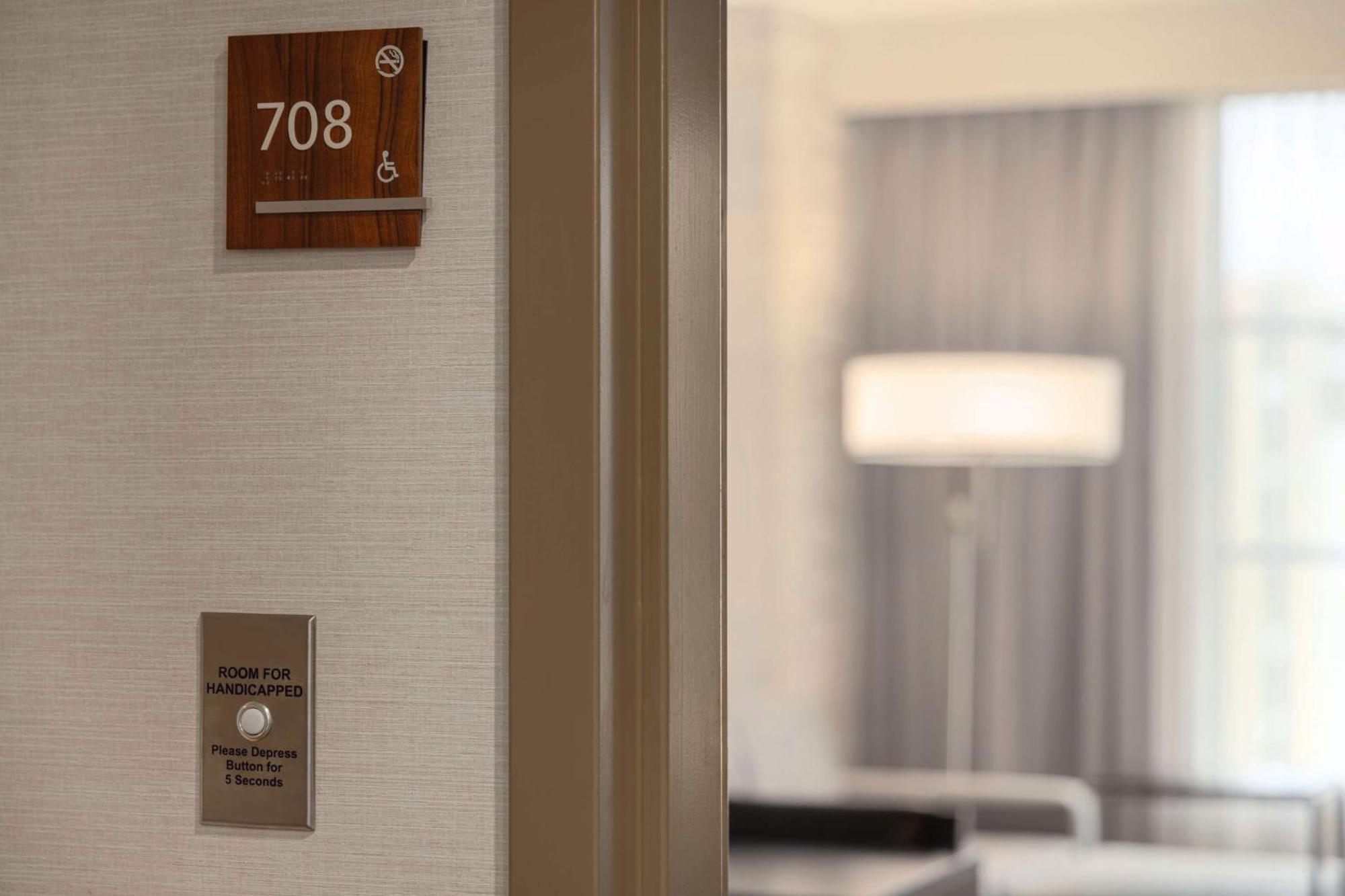 One-Bedroom King Suite - Hearing Access