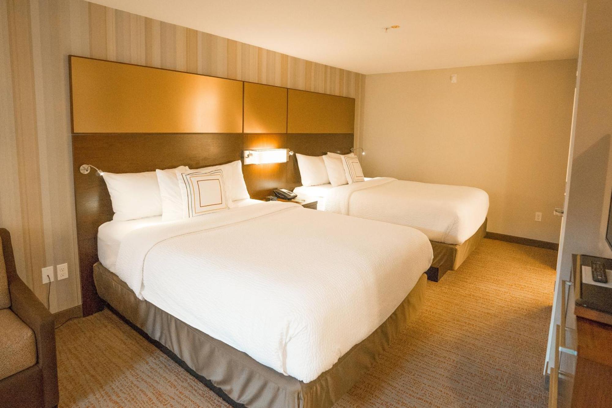 Studio with Two Queen Beds and Sofa Bed - Hearing Accessible