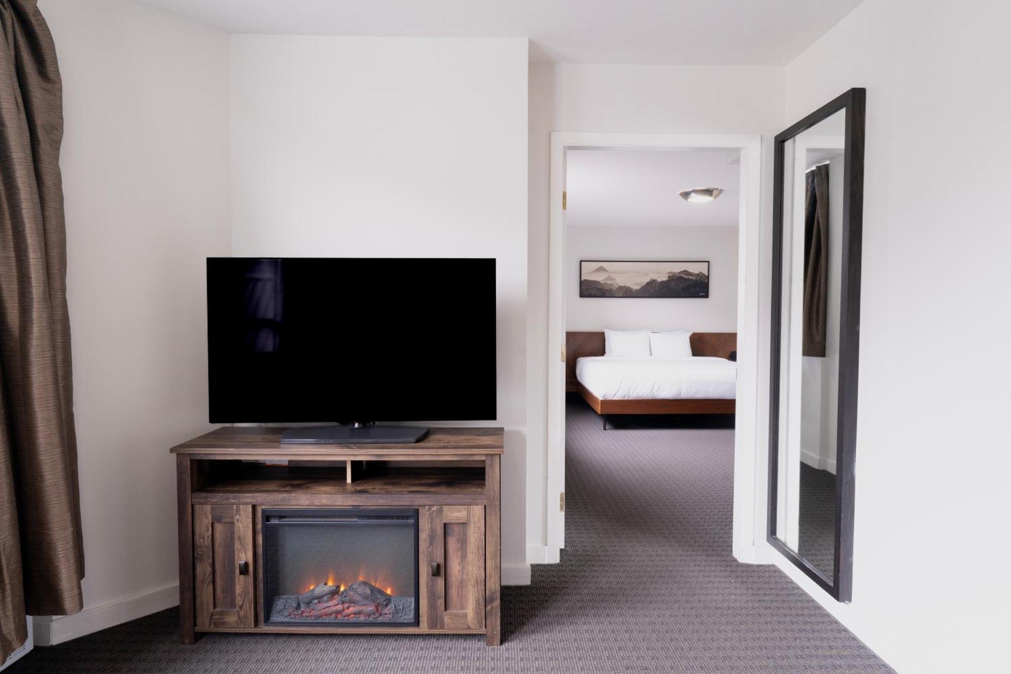 Suite with Mountain View
