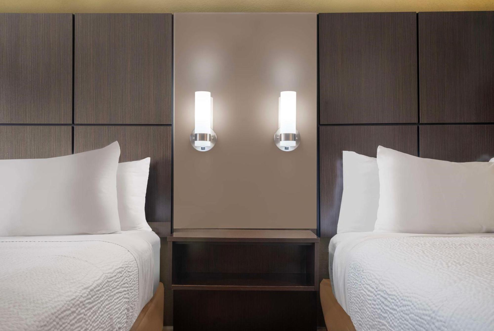 Kamer met 2 Queensize Bedden - Rookvrij