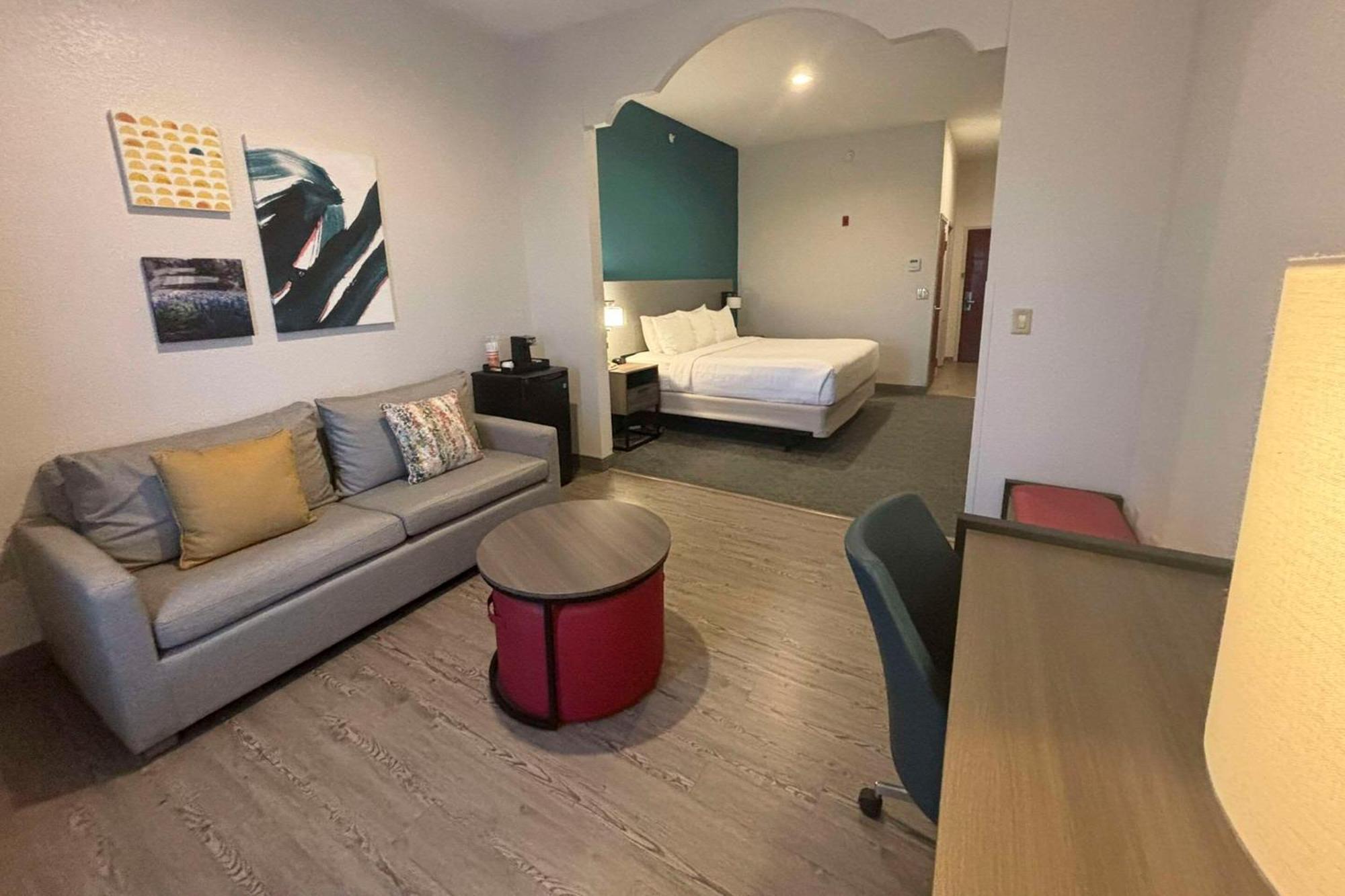King Suite with Sofa Bed and Partial Divider - Non-Smoking