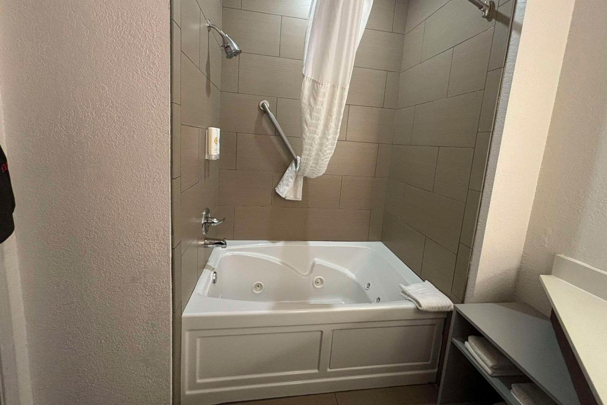 King Suite with Spa Bath