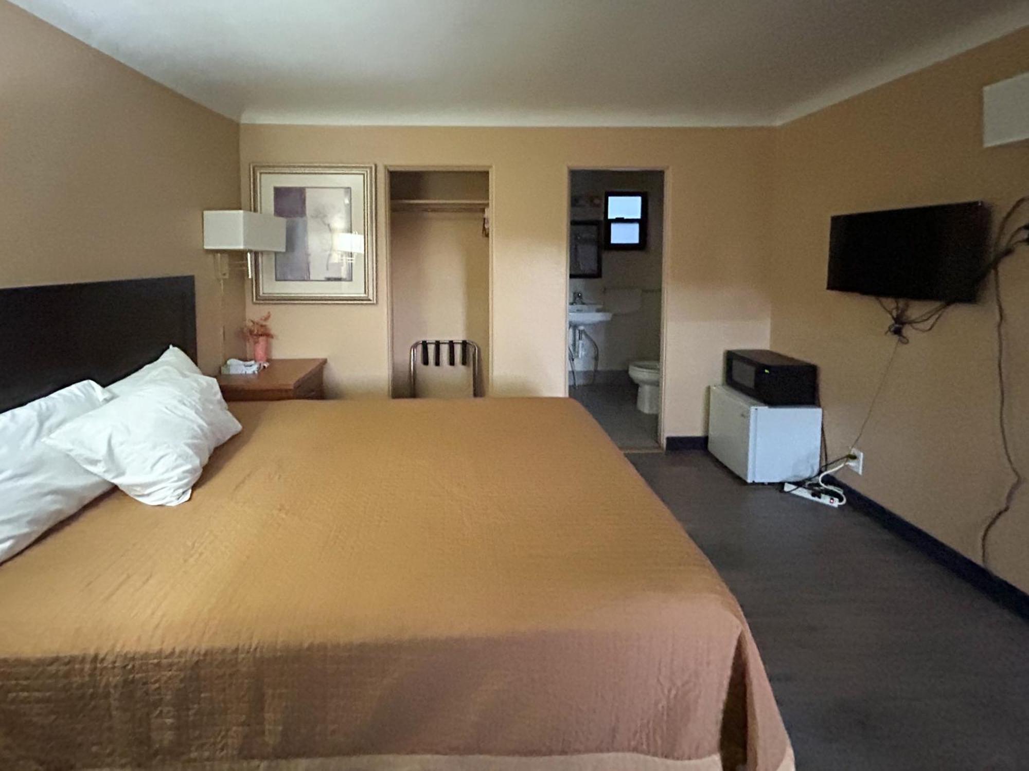 King Room - Non-Smoking