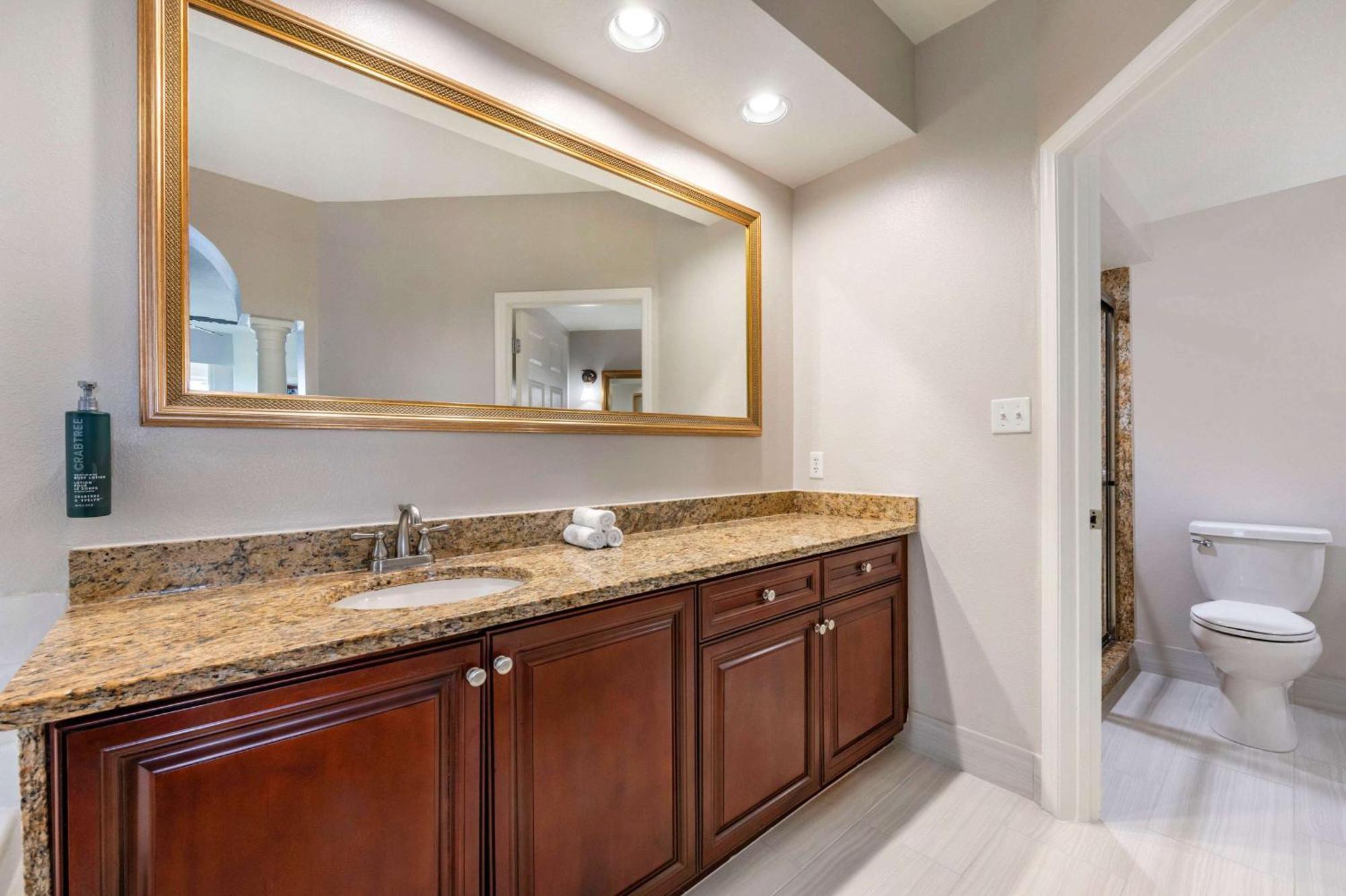 2 Bedroom 1 King 2 Twins Suite Accessible Tub