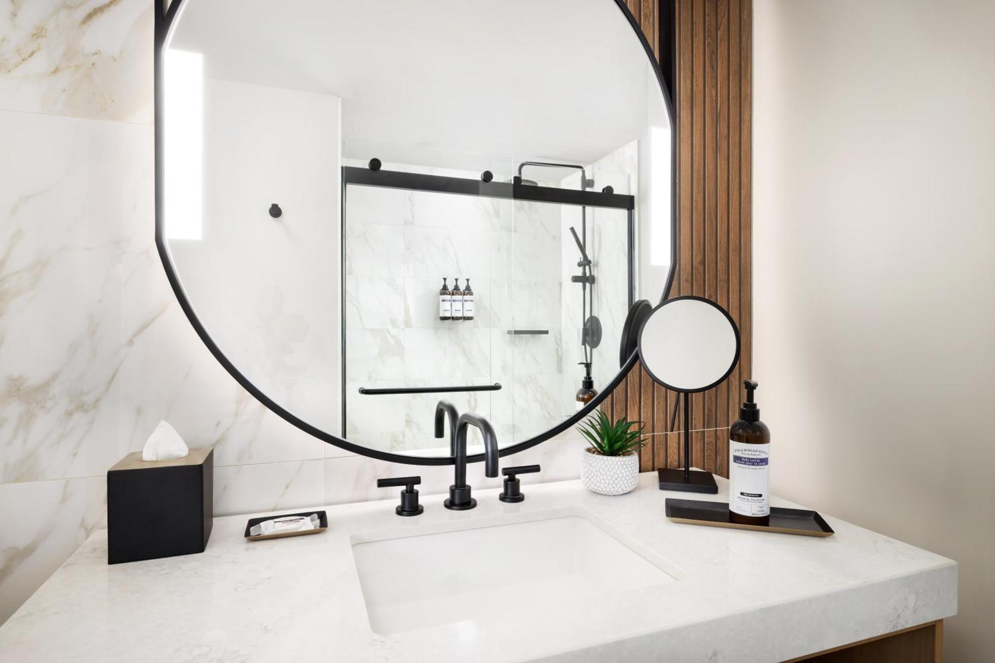 Chambre Lit King-Size - Vue sur Ville