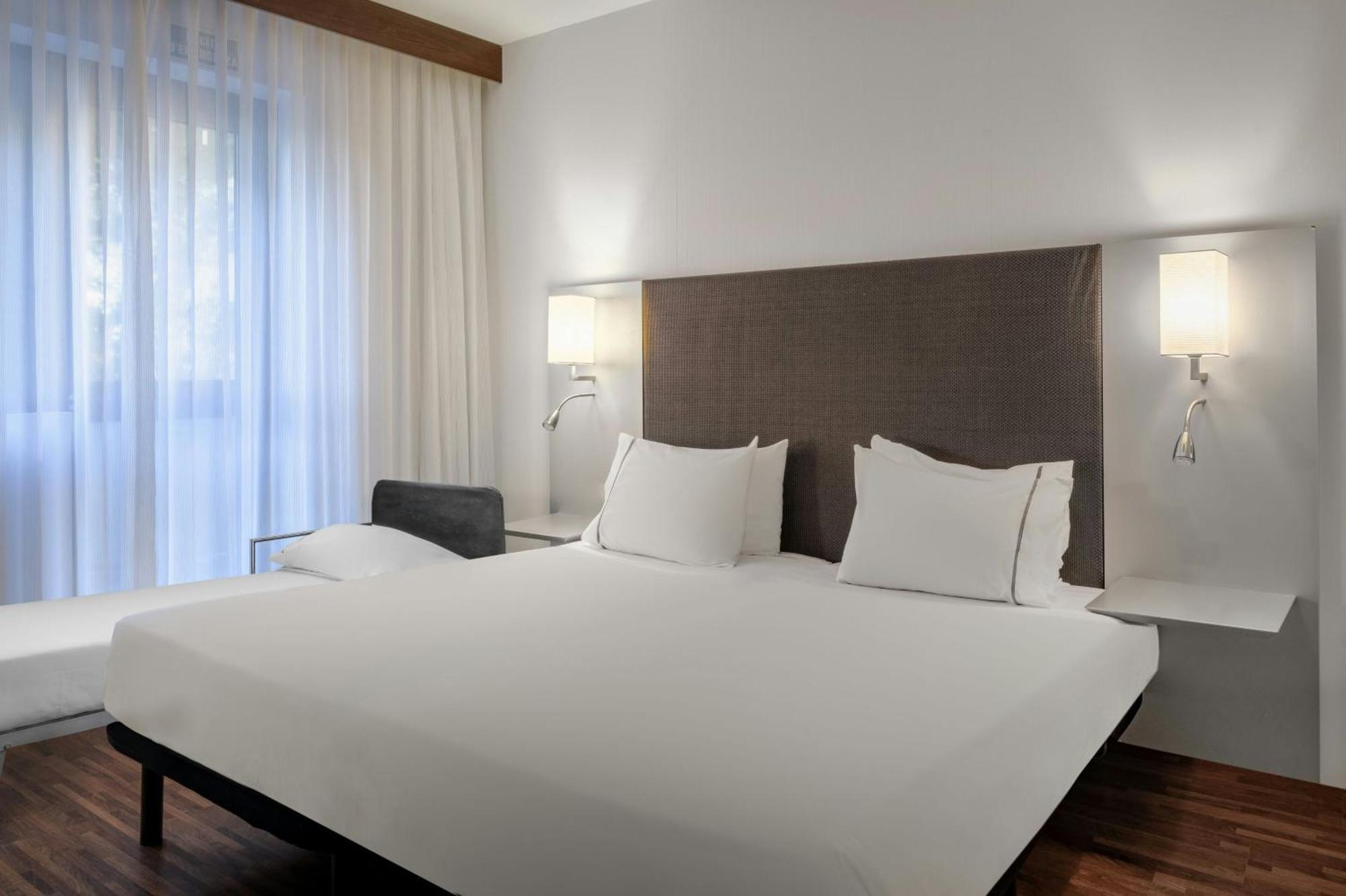 Camera Standard con Letto King Size e Letto Singolo a Scomparsa