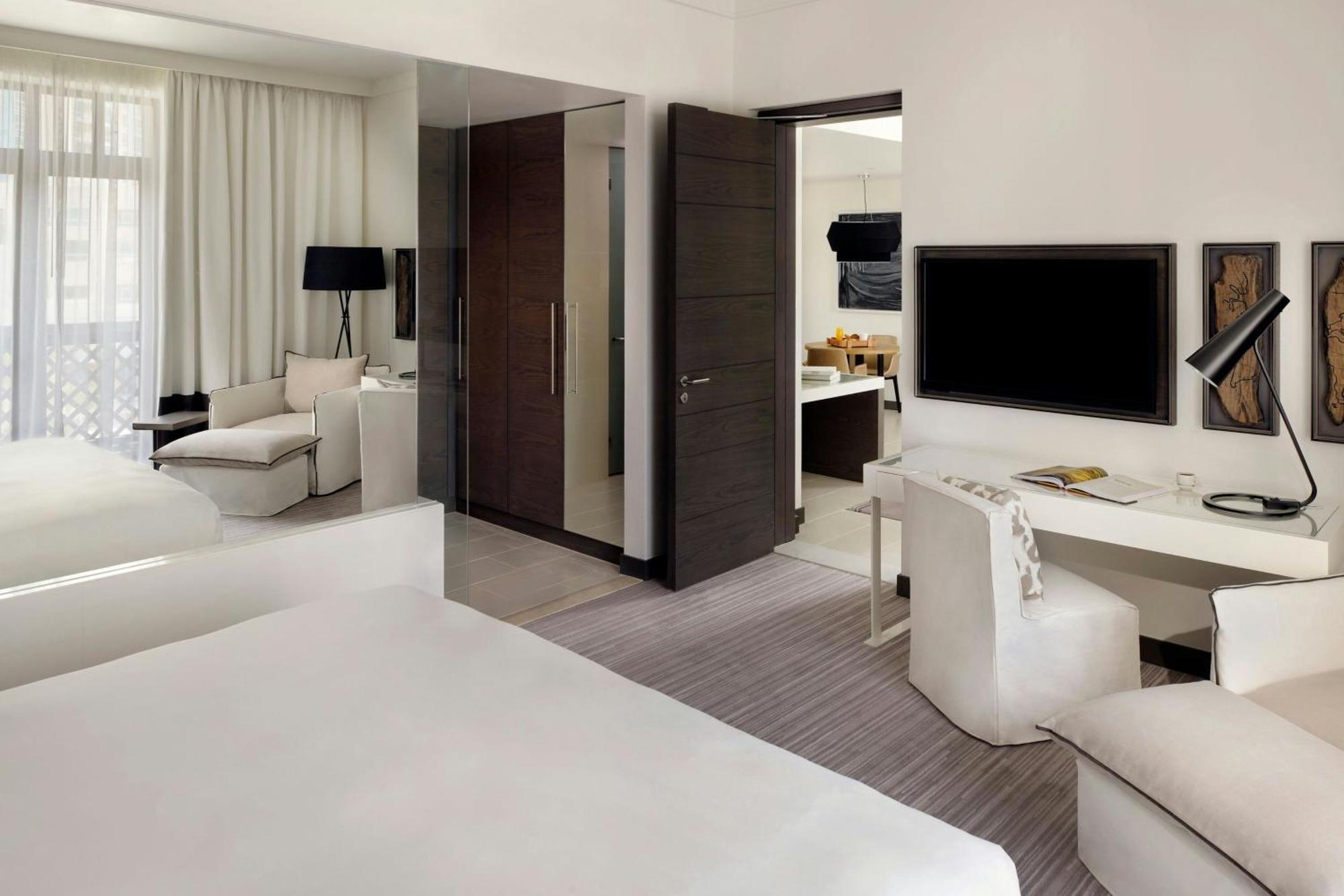 Junior Suite mit Kingsize-Bett, Balkon und Stadtblick