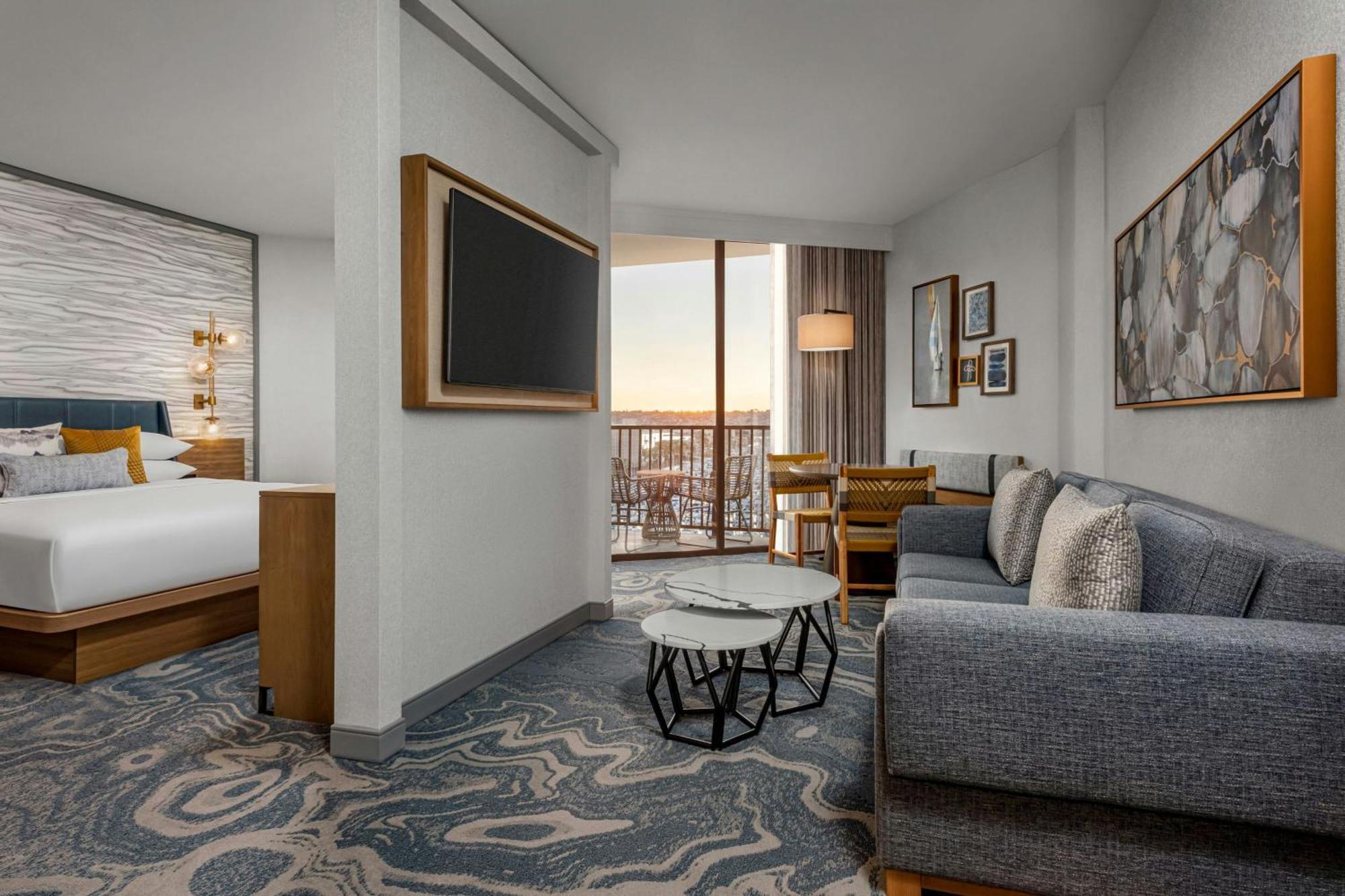 1 King Bed, Marina Tower, Pacific Suite