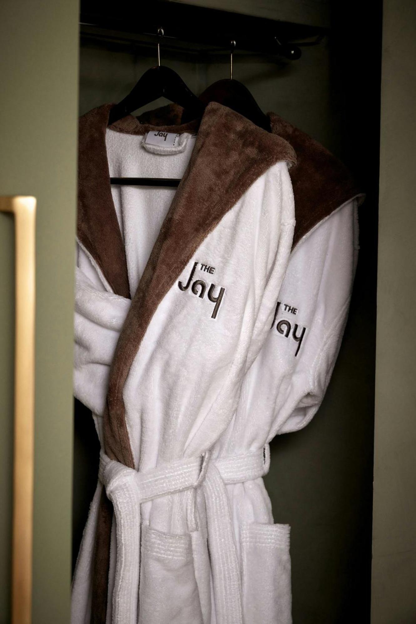 Jay Signature Queen with 2 Queen Beds