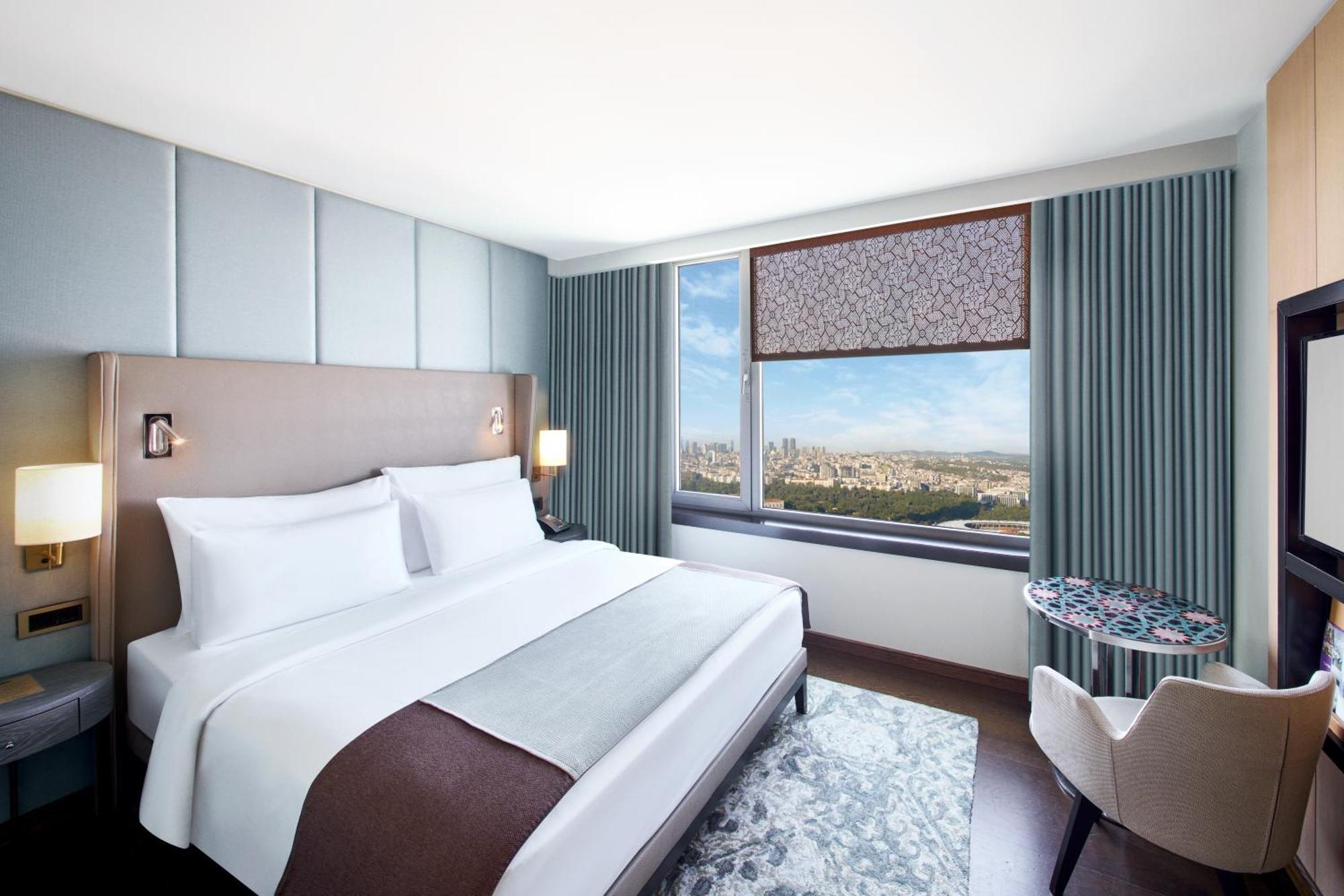 Quarto Duplo de Canto com Vista Cidade