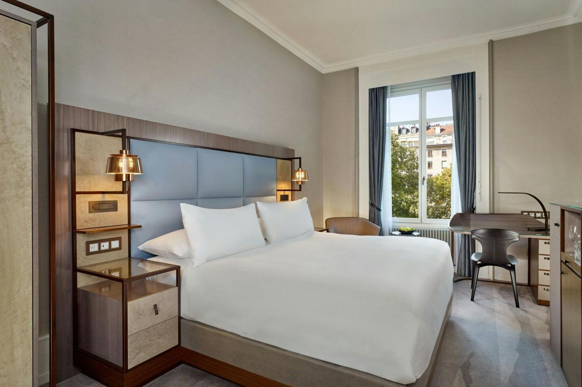 Classic Zimmer mit 1 Kingsize-Bett und Gartenblick