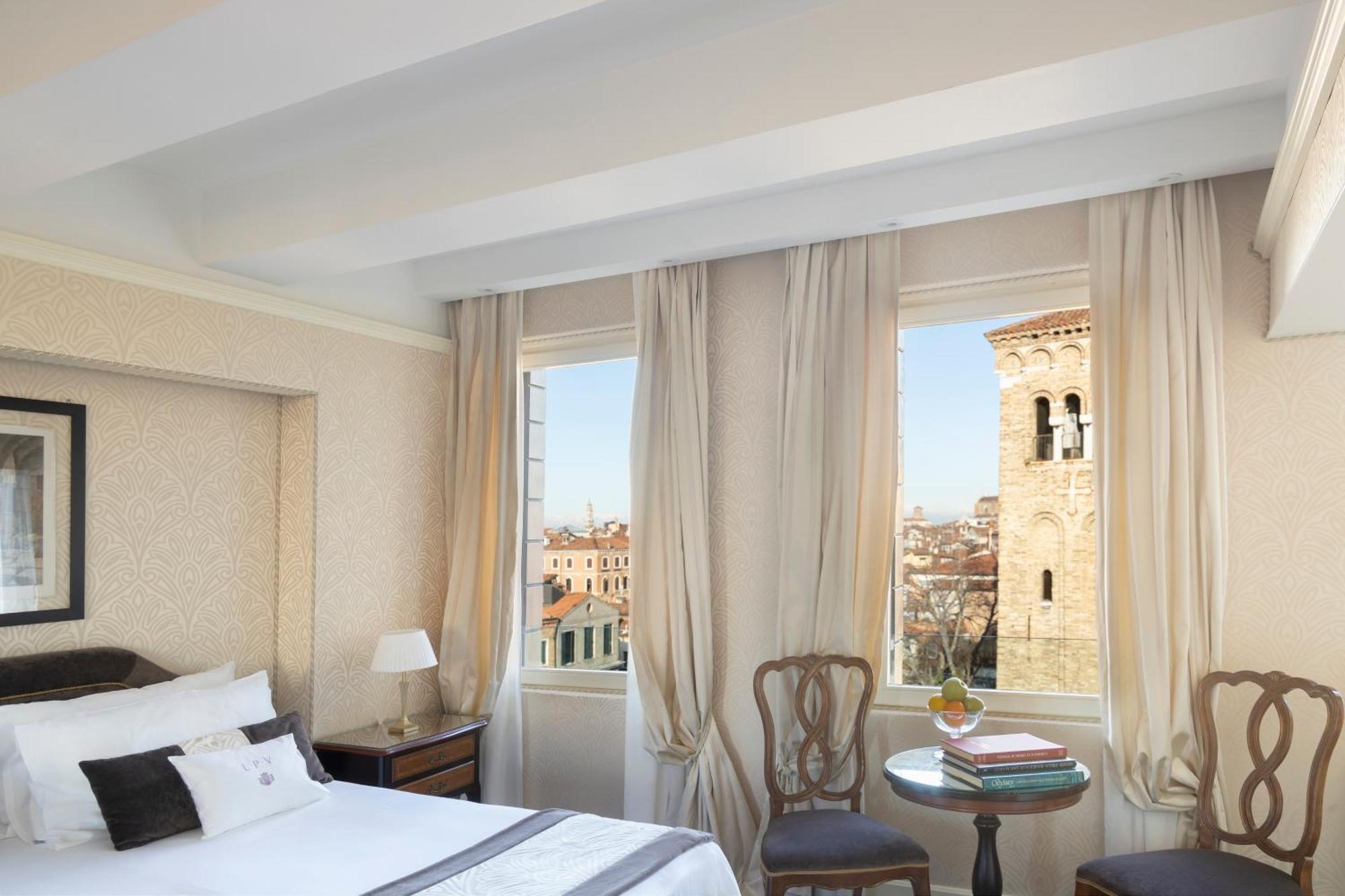 Classic Double or Twin Room with City View