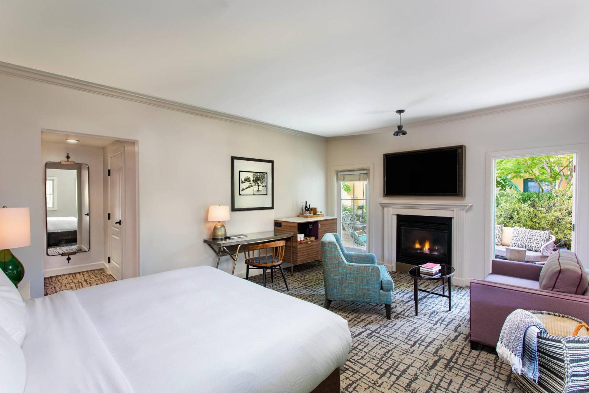 Cottage Junior King Suite with Sofa Bed and Balcony