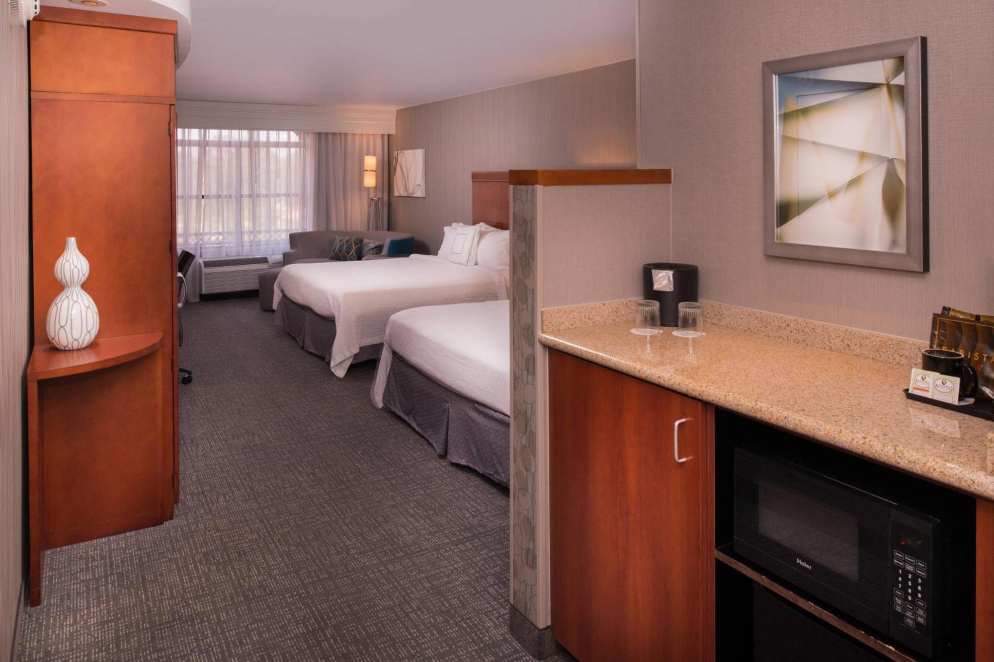 Guest room, 2 King (Hearing Accessible)