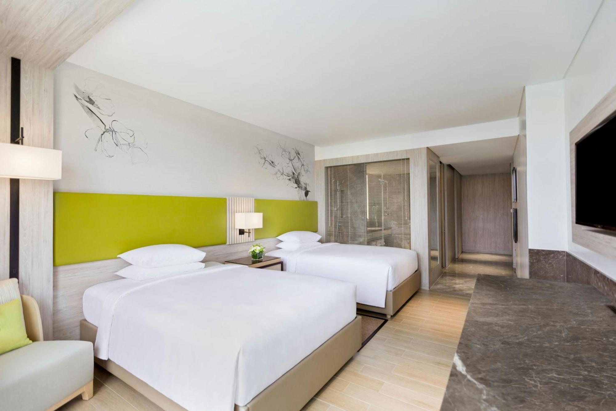 Deluxe Guest Room, 2 Double, City View