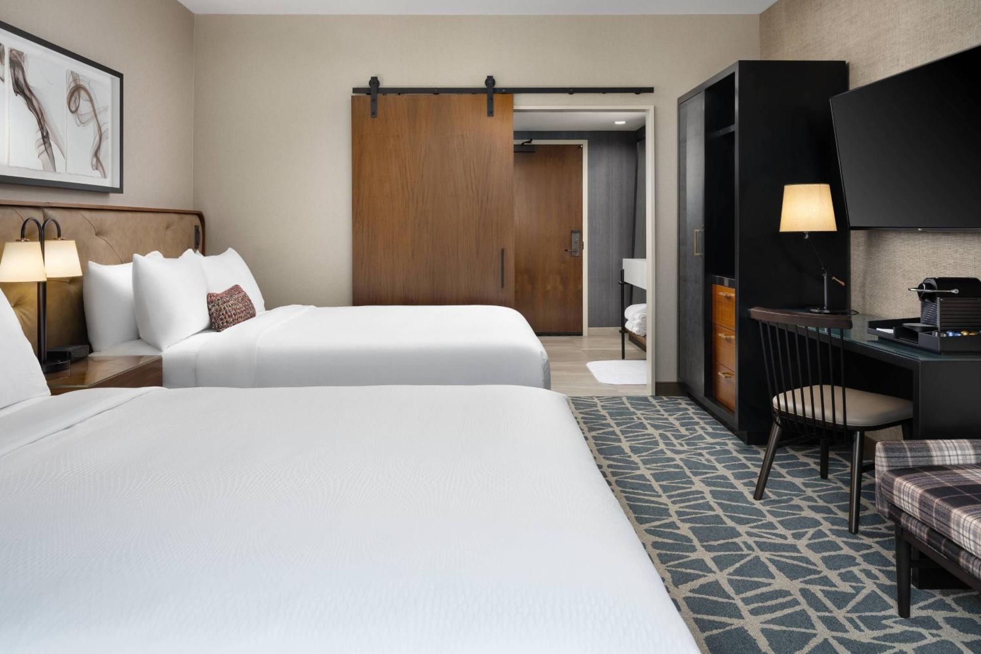 Guest room, 2 Queen, City view