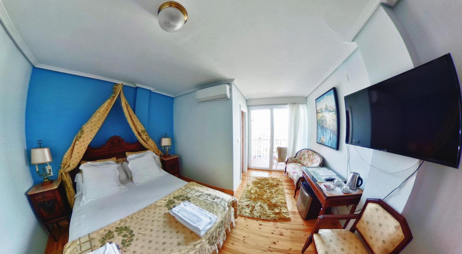 Habitación Doble Deluxe con balcón y vistas al mar