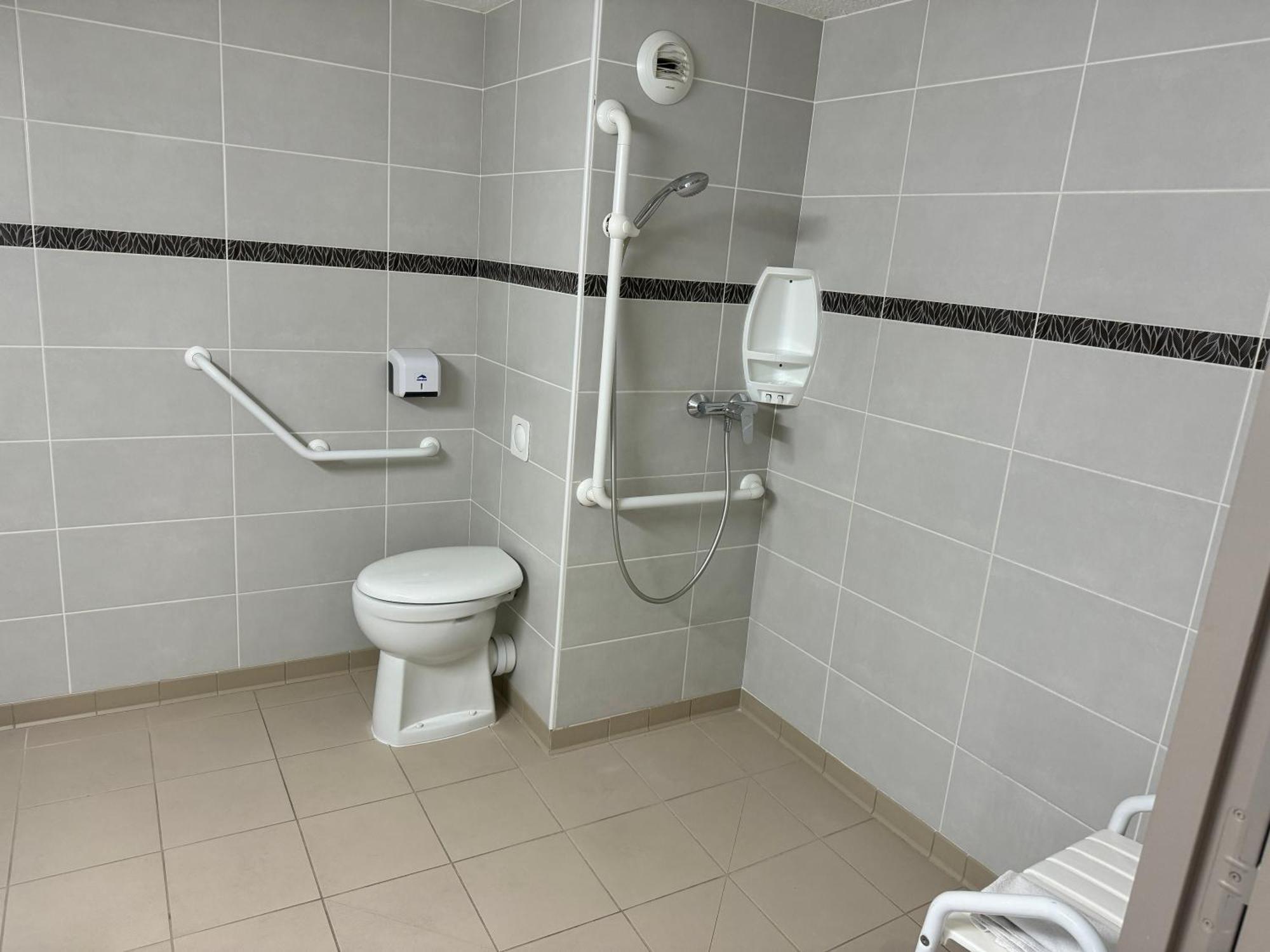 Chambre Double Standard - Accessible aux Personnes à Mobilité Réduite