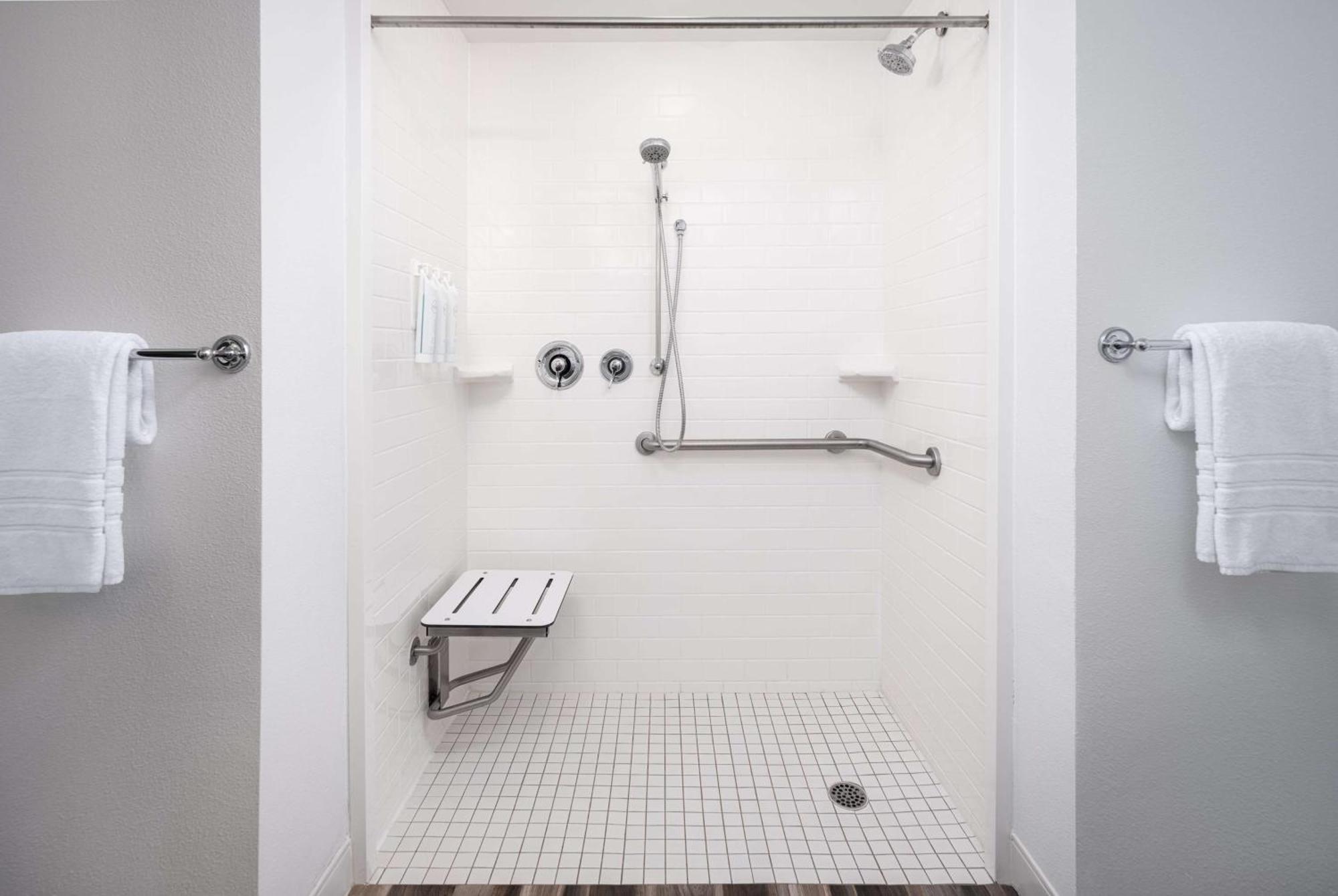 King Room with roll-in Shower and Balcony - Disability Access