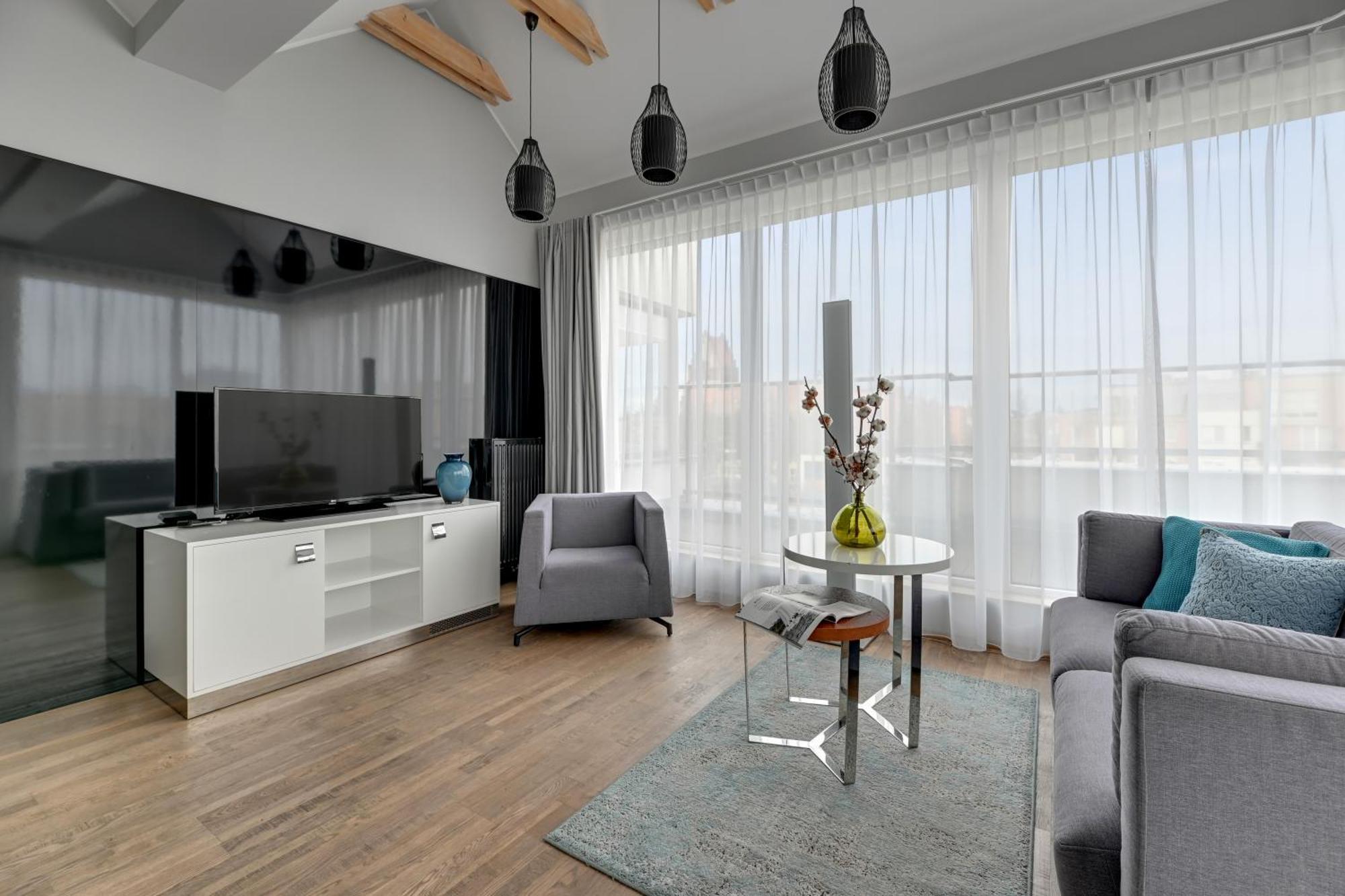 One-Bedroom Apartment with Terrace,1643787614:JPEG