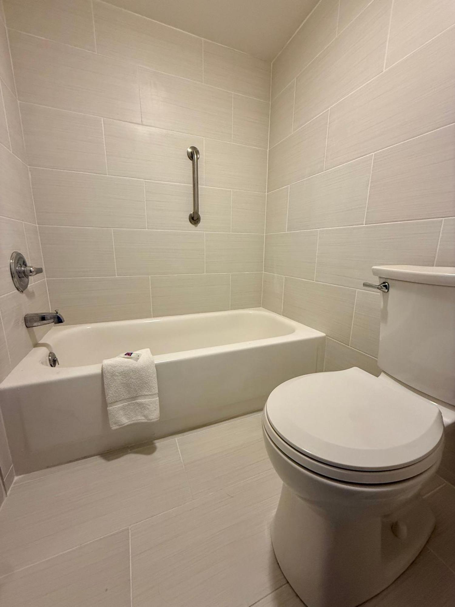 King Suite with Spa Bath - Non-Smoking
