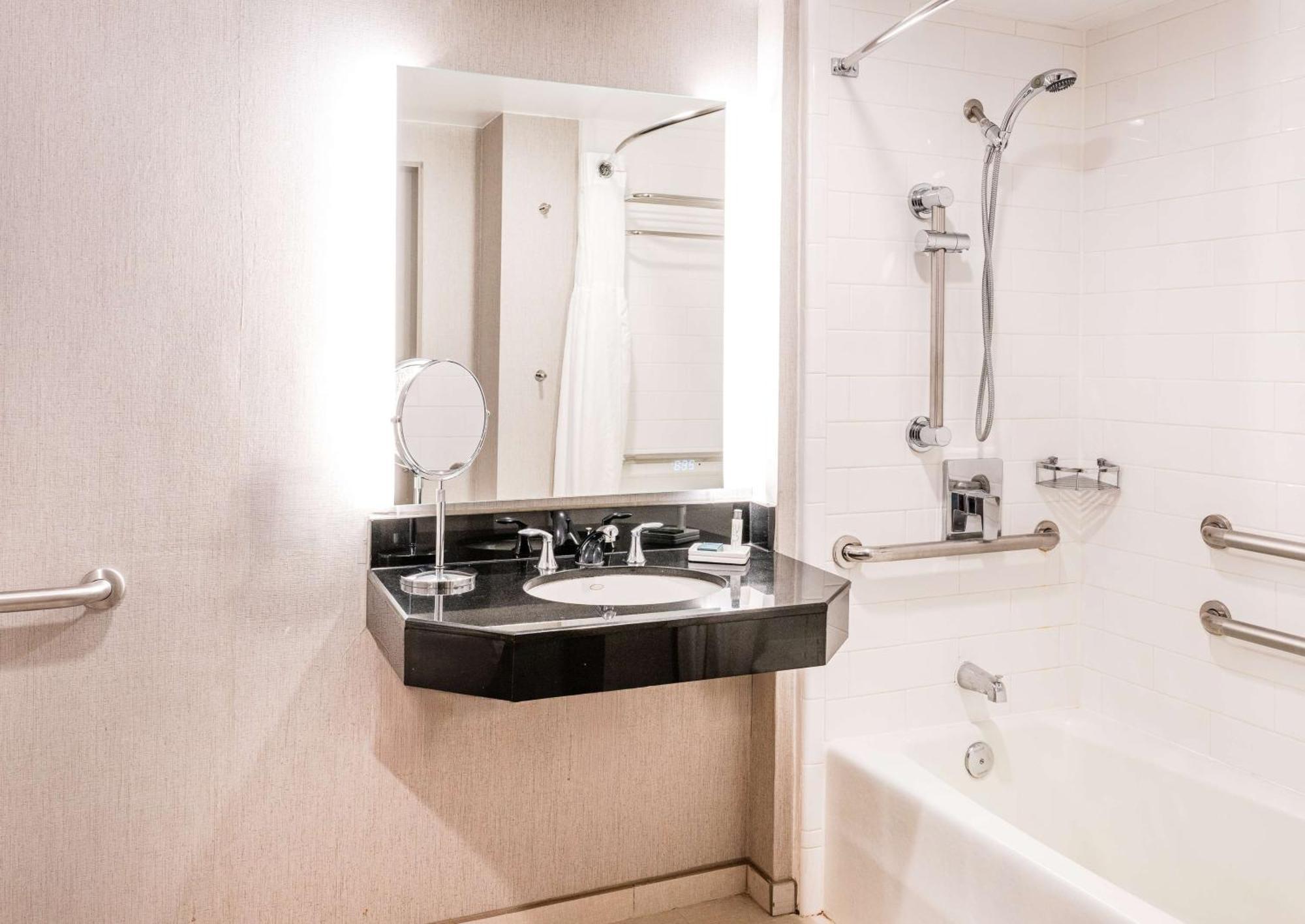King Room with Roll-In Shower - Mobility/Hearing Accessible