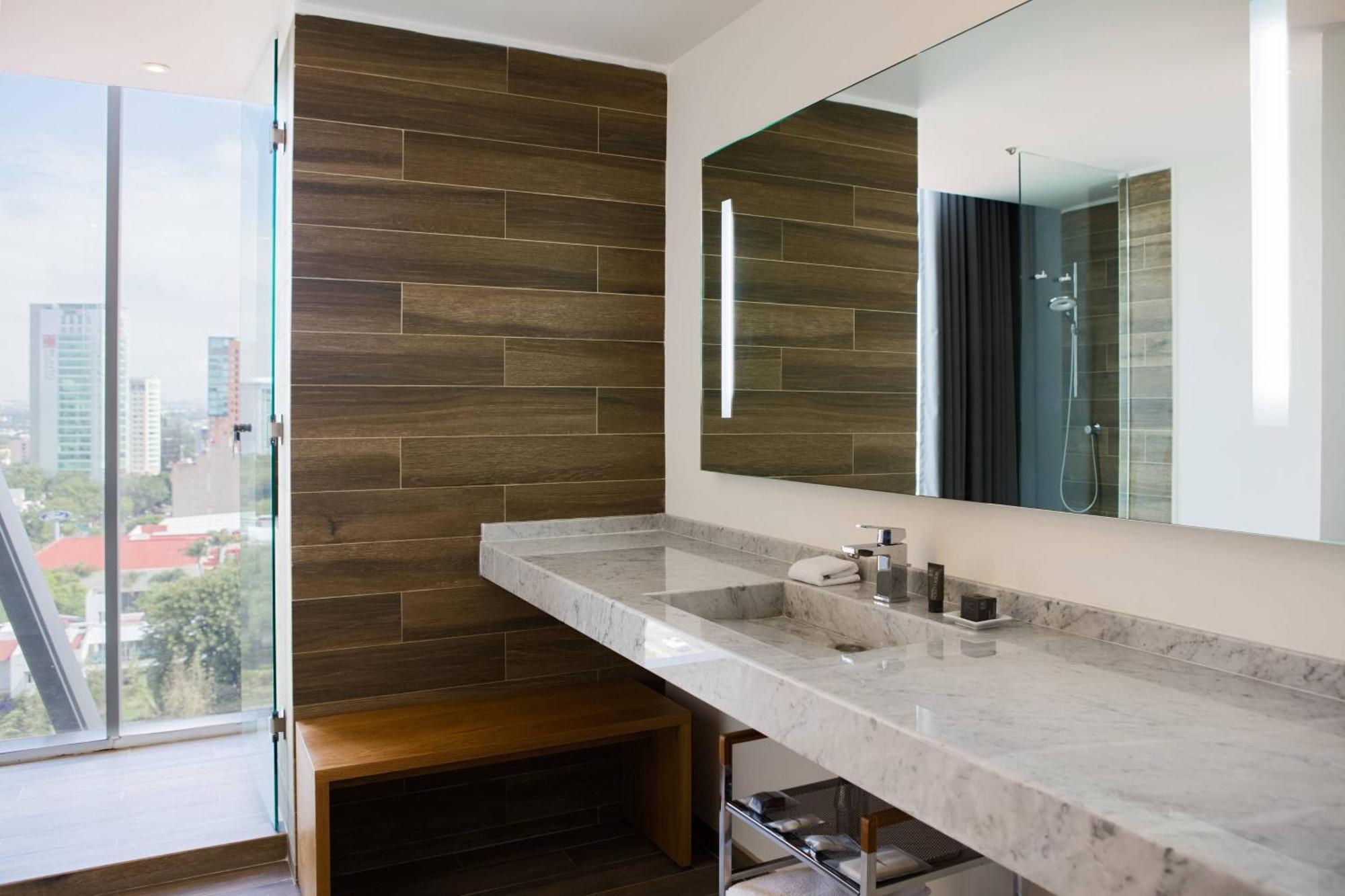 Junior King Suite