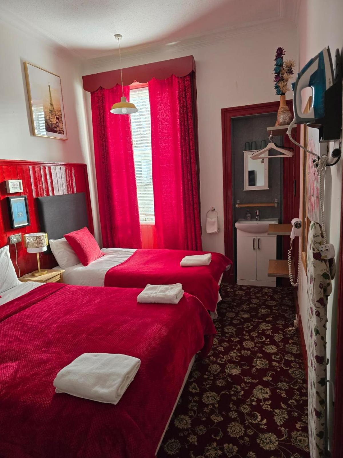 Basic Dreibettzimmer mit Gemeinschaftsbad