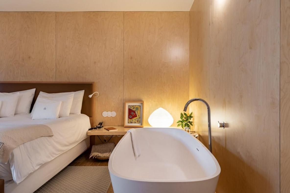 Deluxe Double Room,1645656693:JPEG