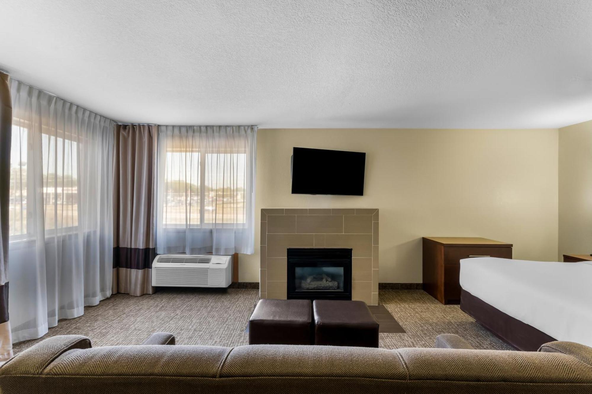Superior King Suite Accessible or Non-Smoking,1621420838:JPEG