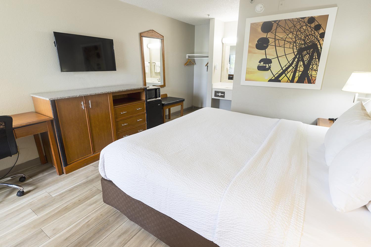 King Room with Mobility Access - Pet Friendly/Non-Smoking