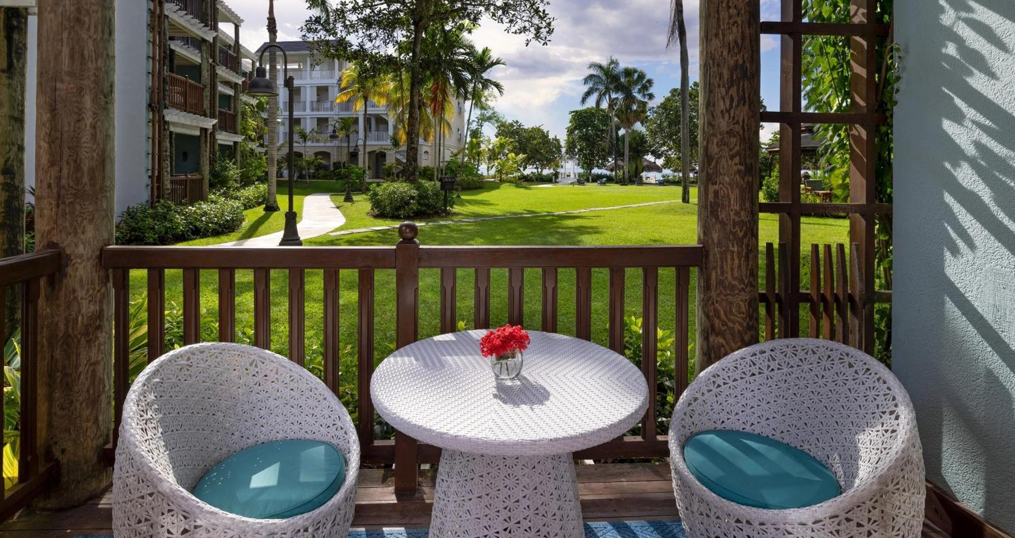 Tropical Beachfront Concierge King