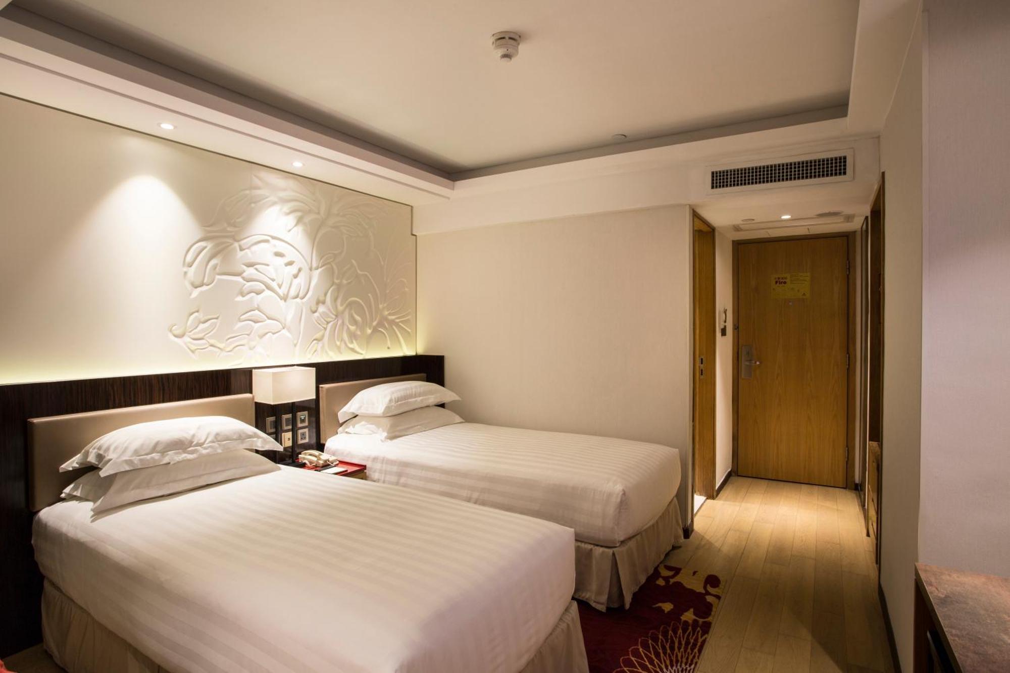 Wharney E-Plus with Twin Beds