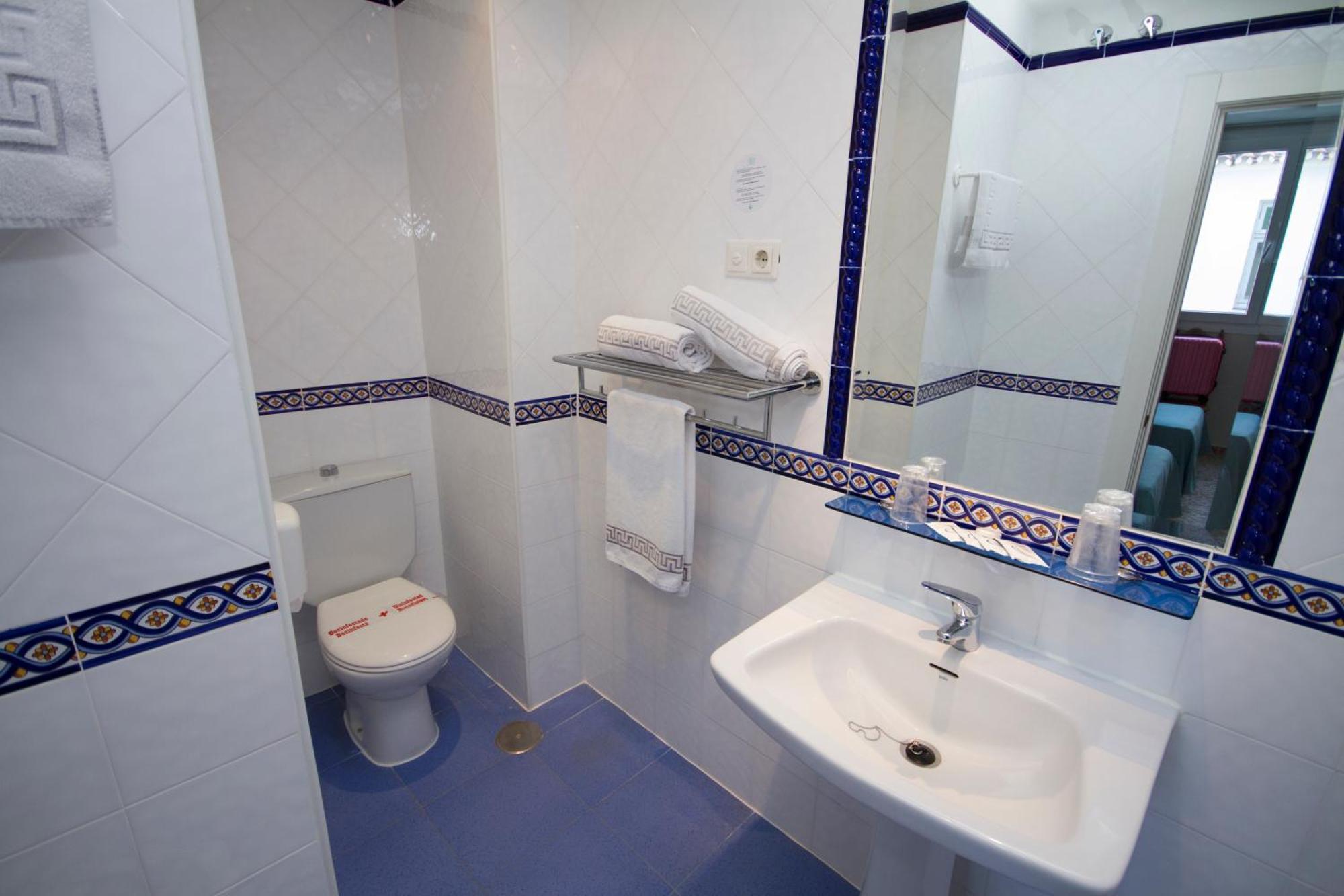 Twin Room,1706822393:JPEG