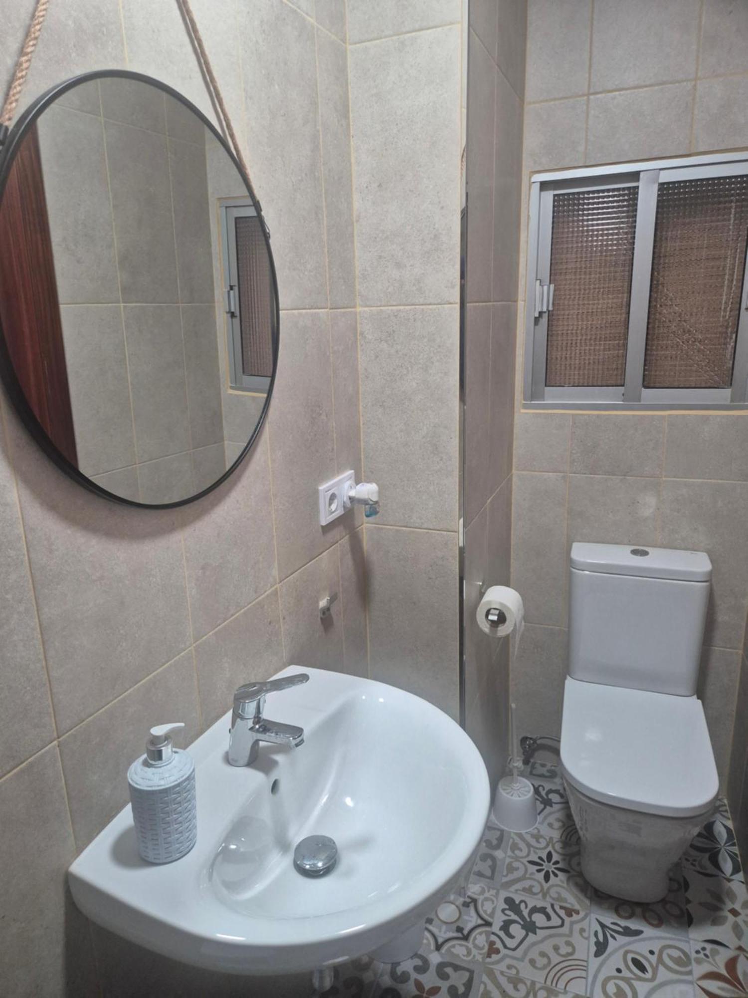 Camera Matrimoniale/Doppia con Letti Singoli con Bagno in Comune
