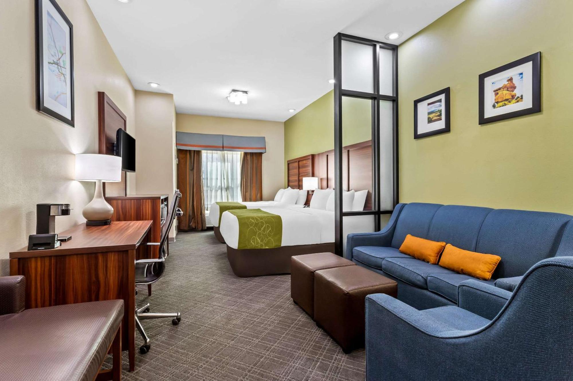 Queen Suite with Two Queen Beds - Accessible/Non-Smoking