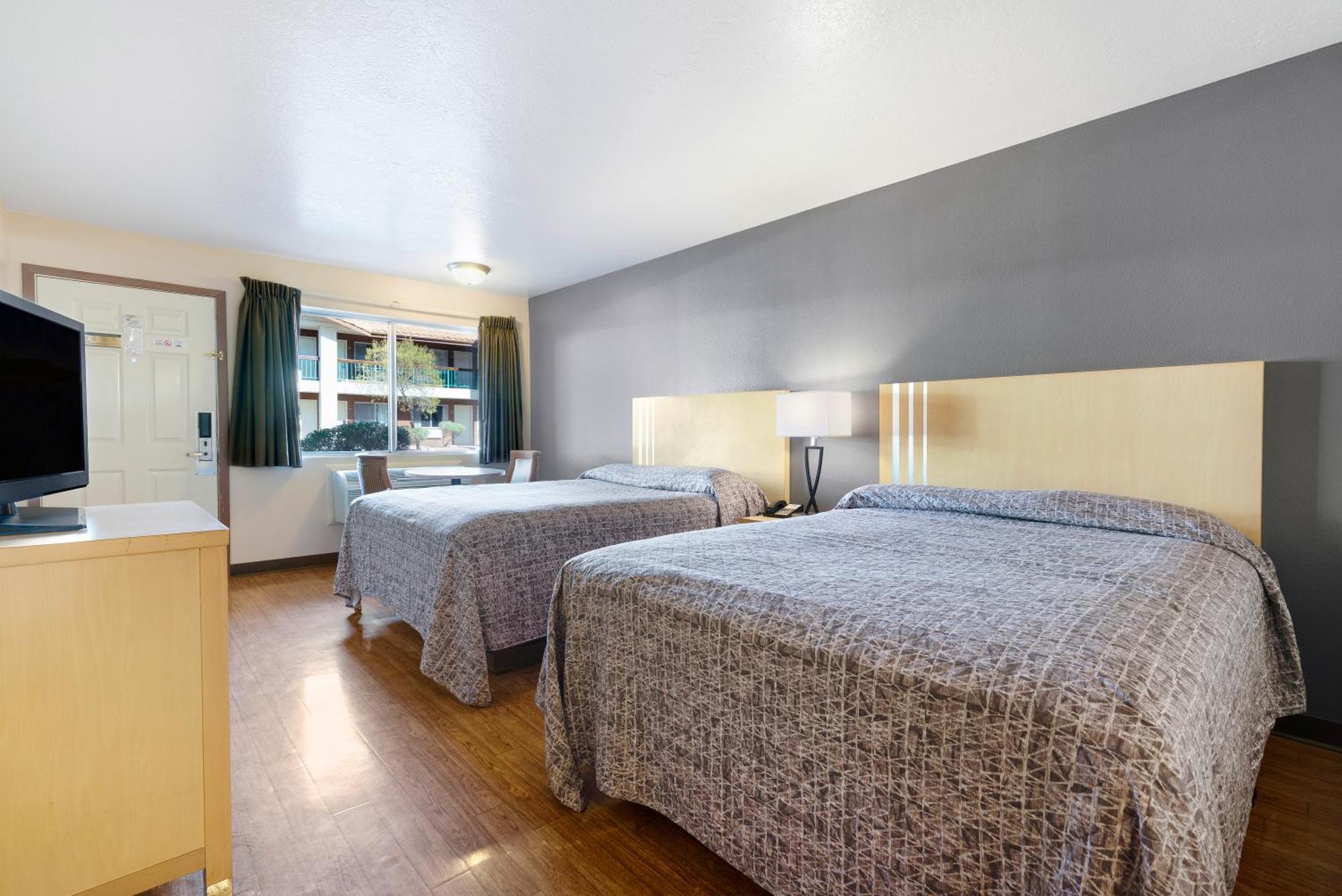 2 Queen Beds - Pet Friendly