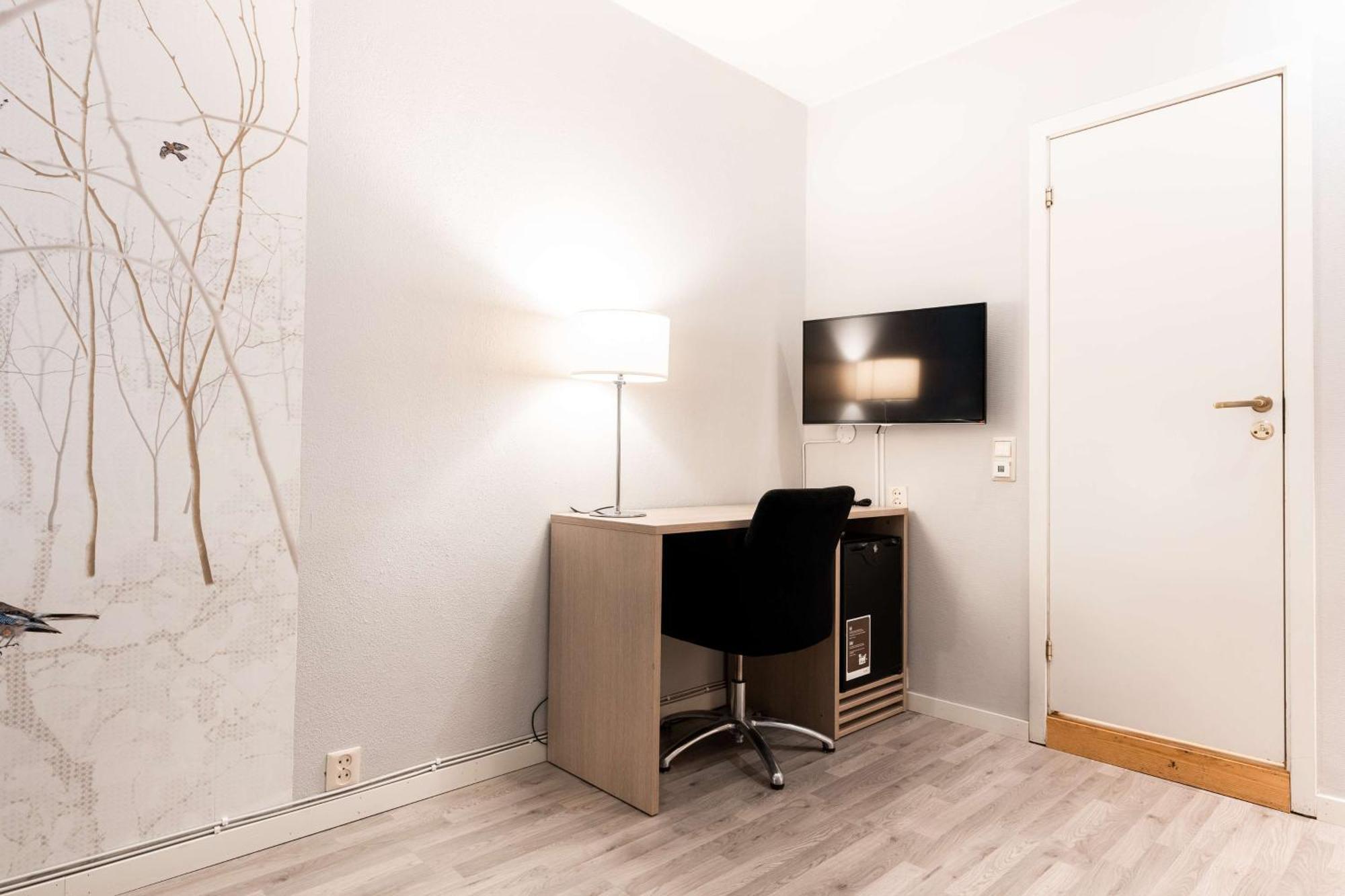 Habitación con cama grande