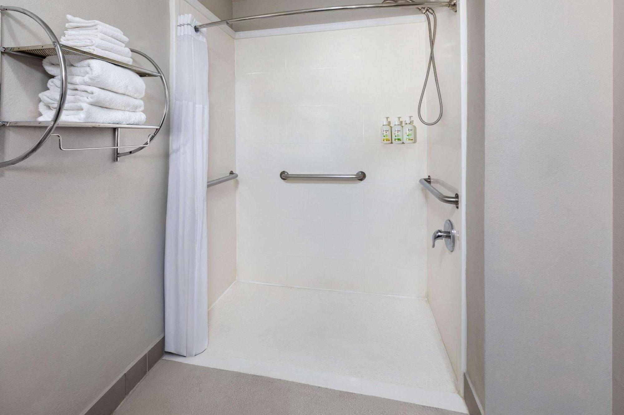 Queen Room with Two Queen Beds - Mobility Access/Non-Smoking