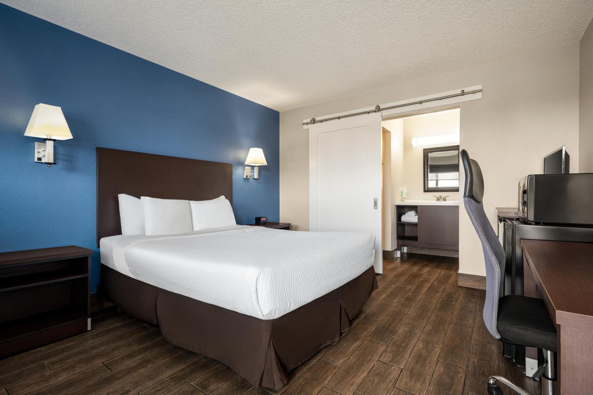 Deluxe Queen Room Smoke-Free
