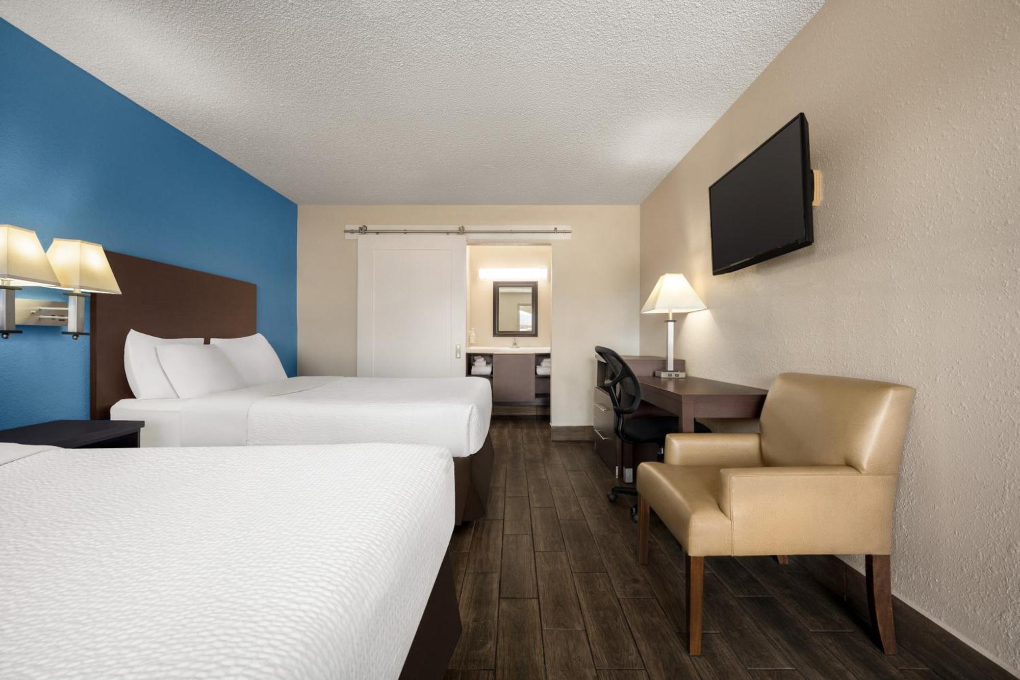 Deluxe Queen Room with Two Queen Beds Smoke-Free