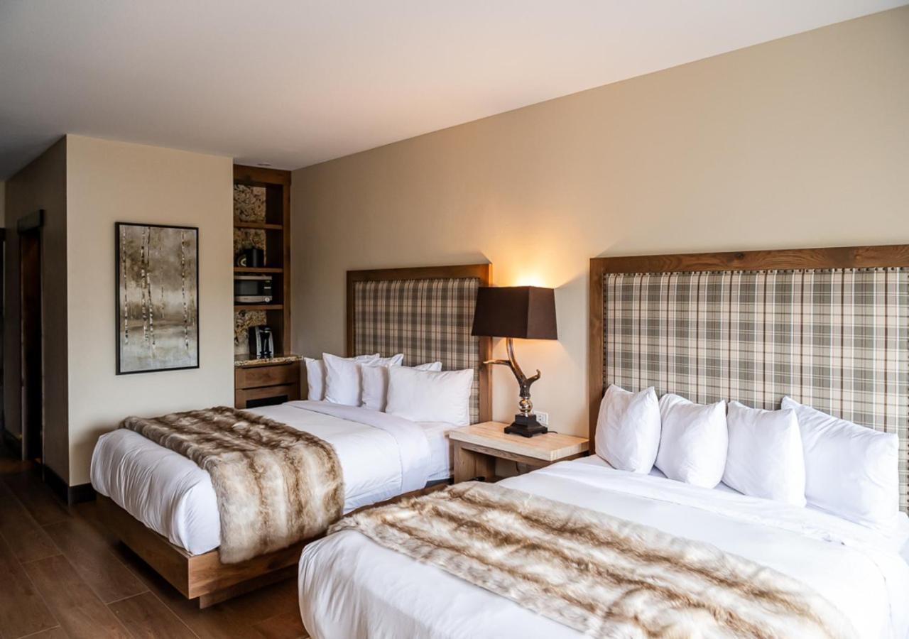 Queen Room with Two Queen Beds with No View - Ground Floor